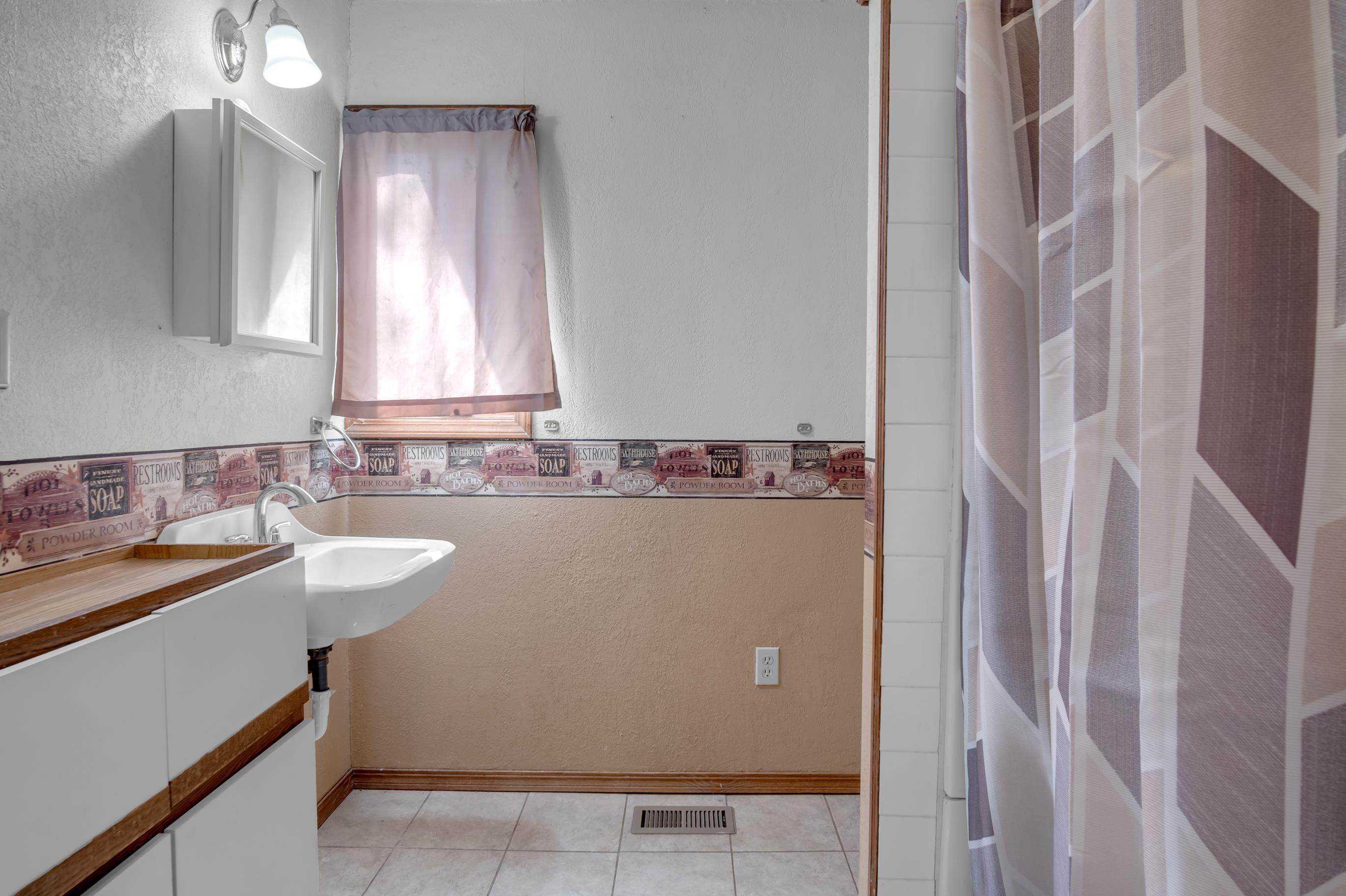 119 SW 6th Newton KS 67114