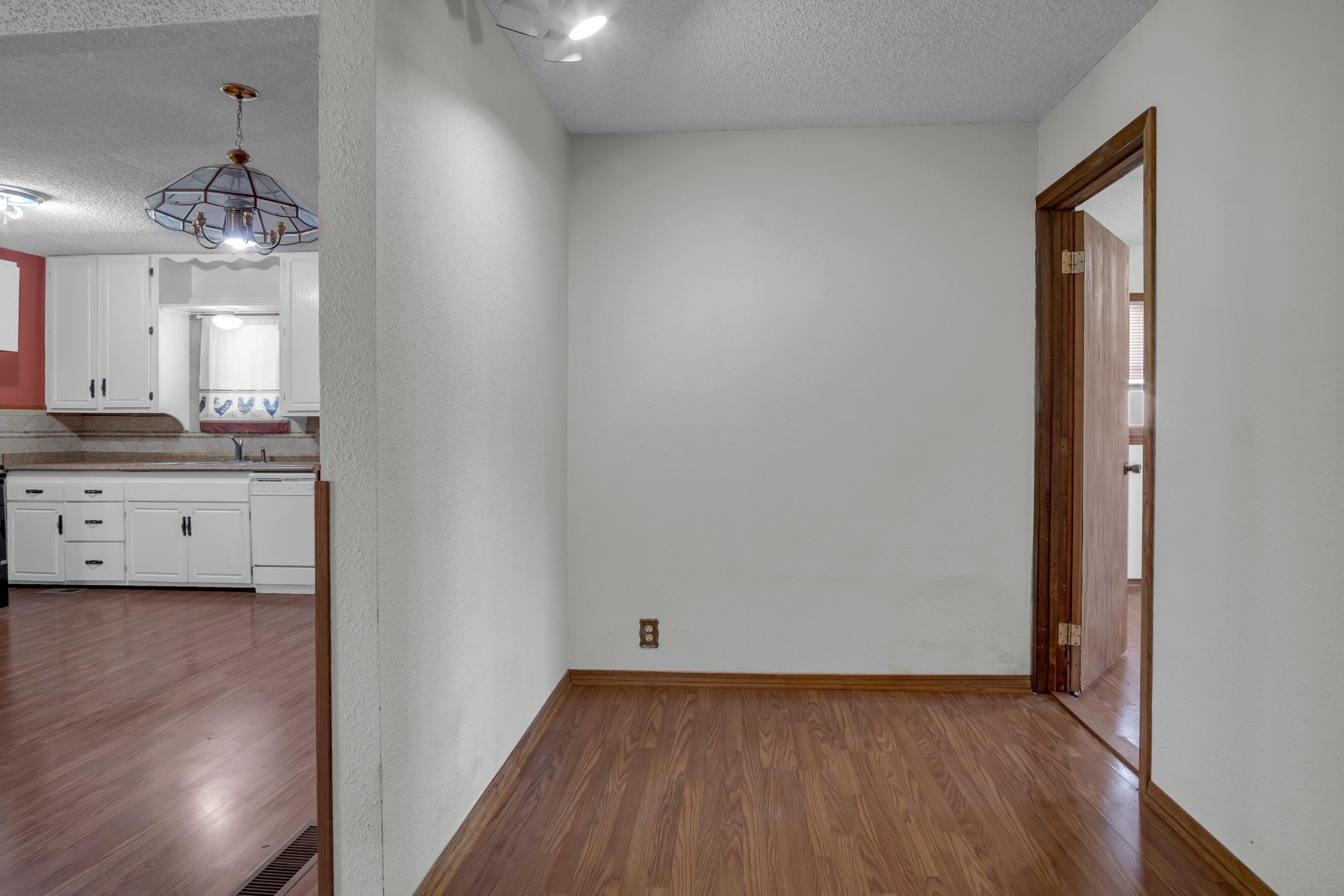 119 SW 6th Newton KS 67114
