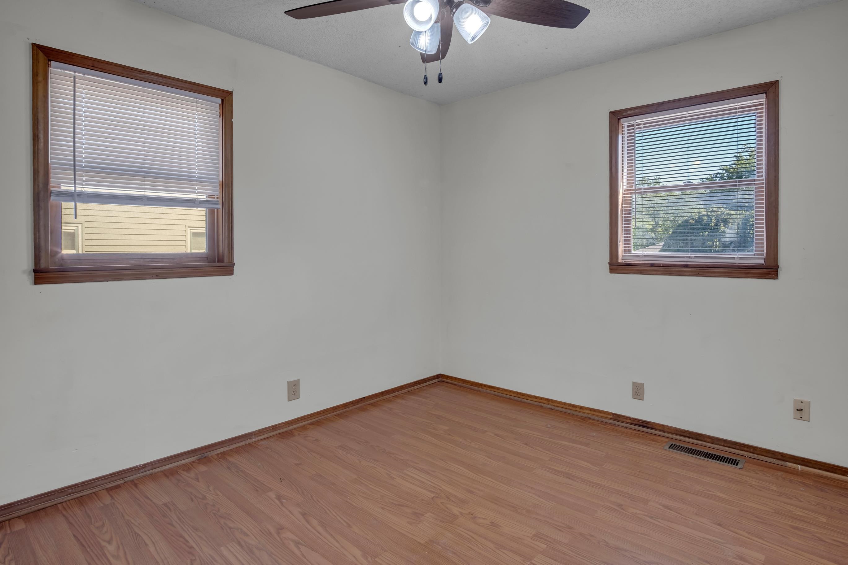 119 SW 6th Newton KS 67114