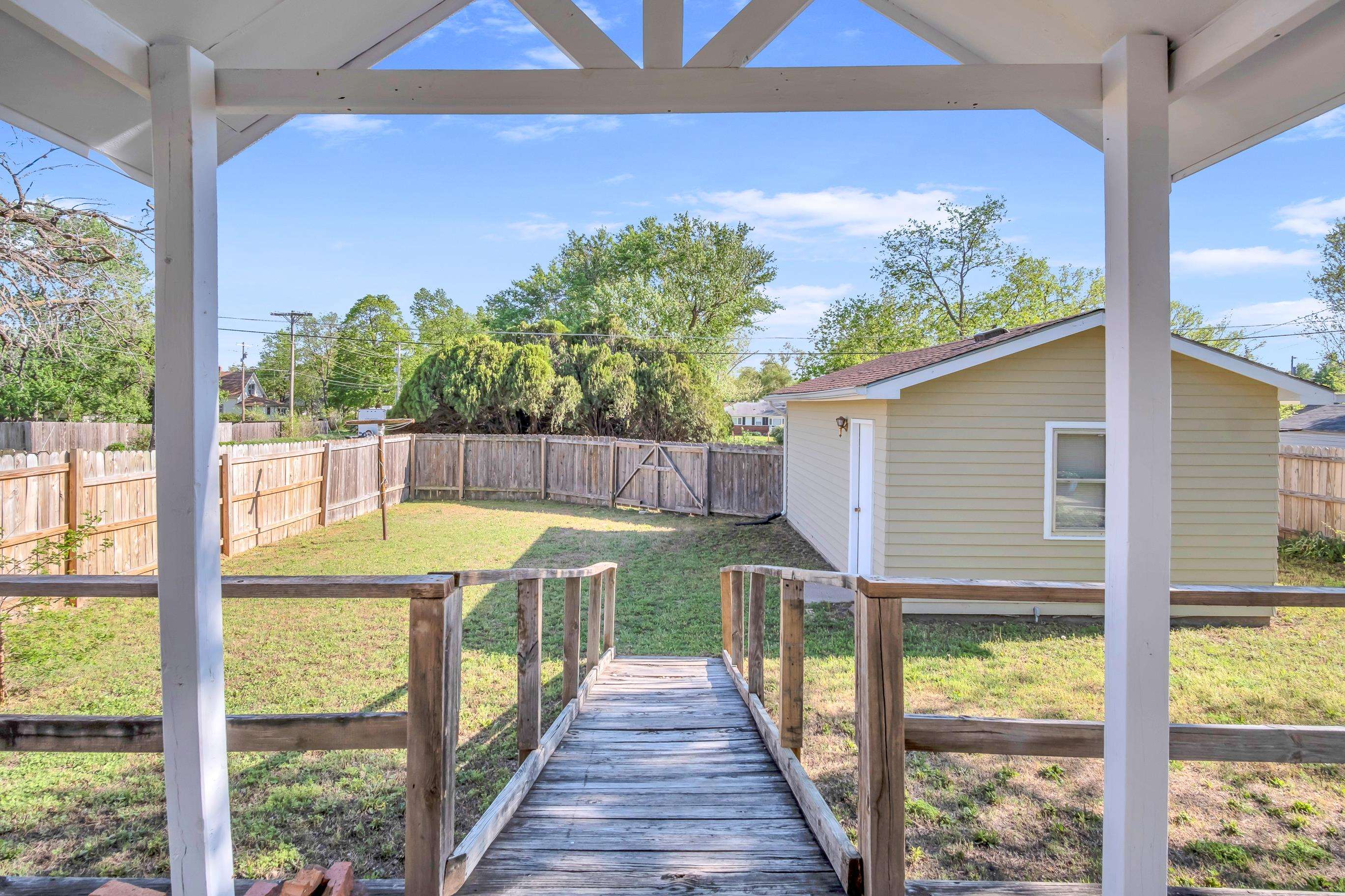 119 SW 6th Newton KS 67114
