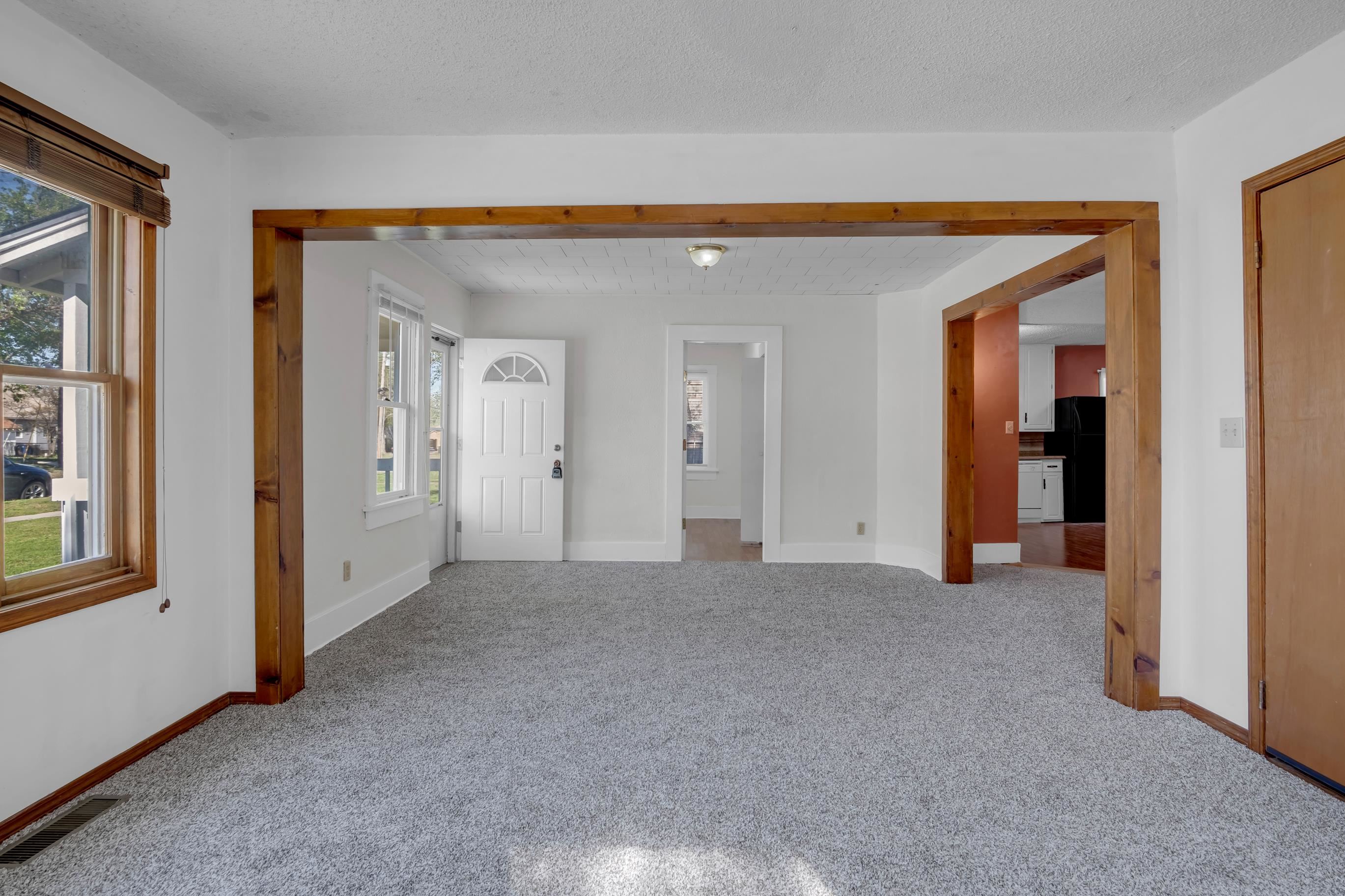 119 SW 6th Newton KS 67114