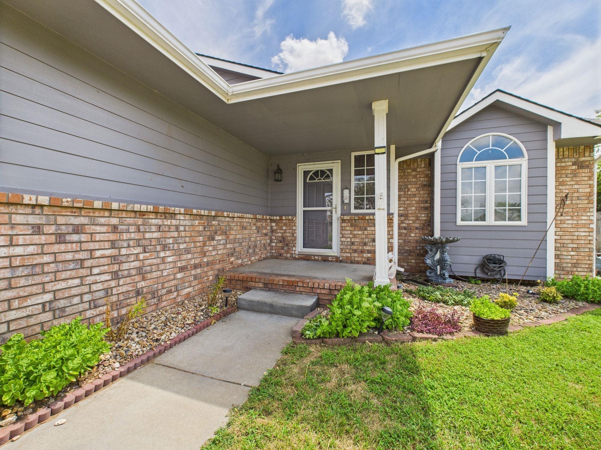 401 E Edinborough Circle Bentley KS 67016