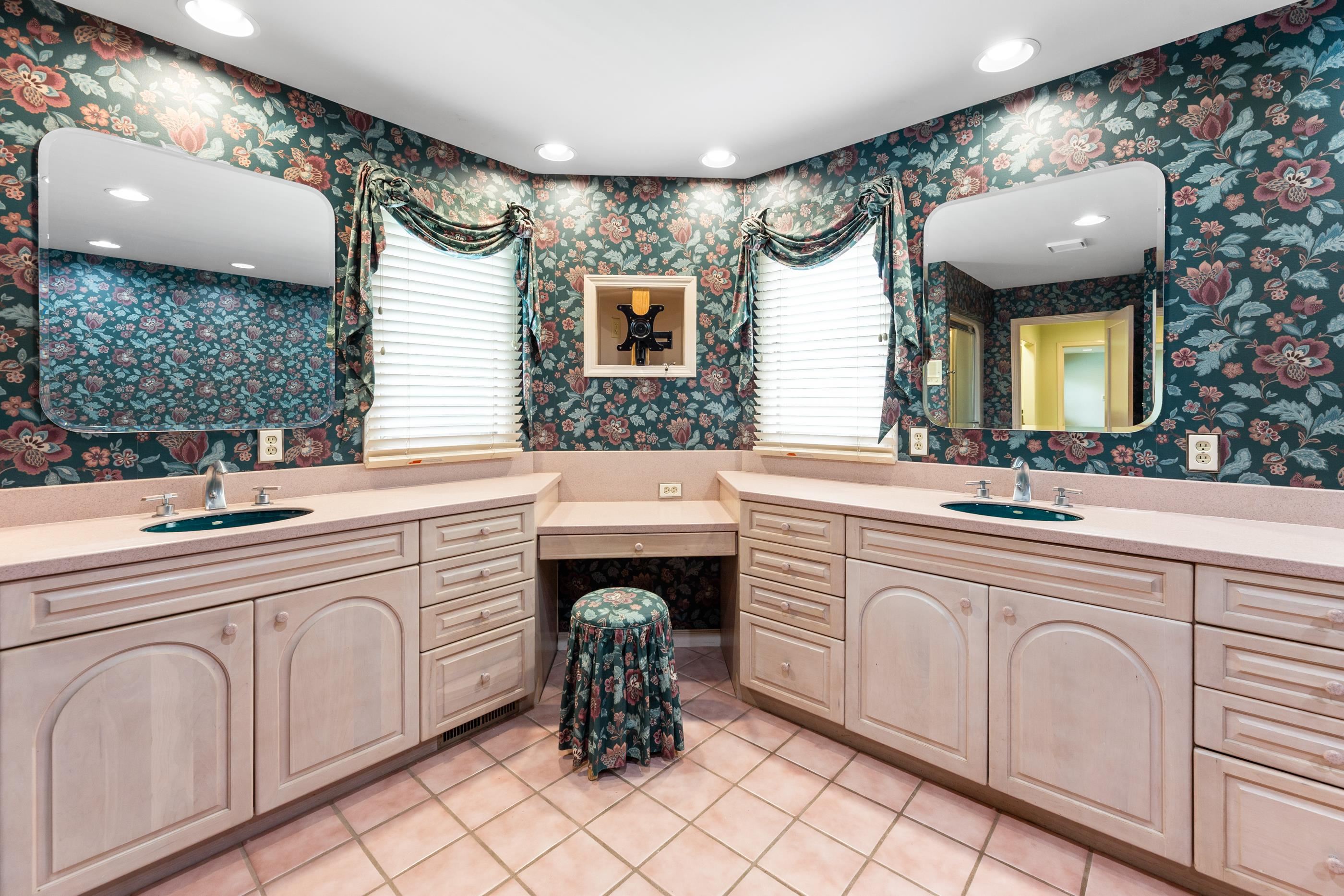 42 N Stratford Eastborough KS 67206
