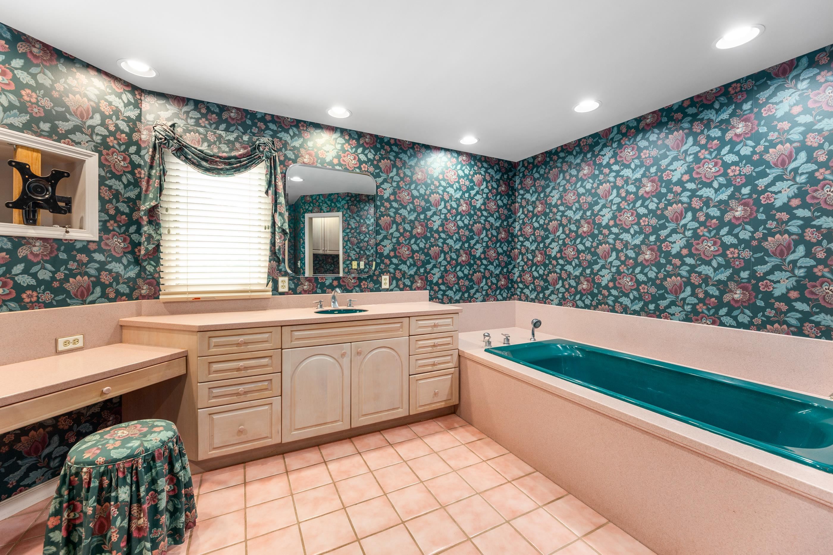 42 N Stratford Eastborough KS 67206