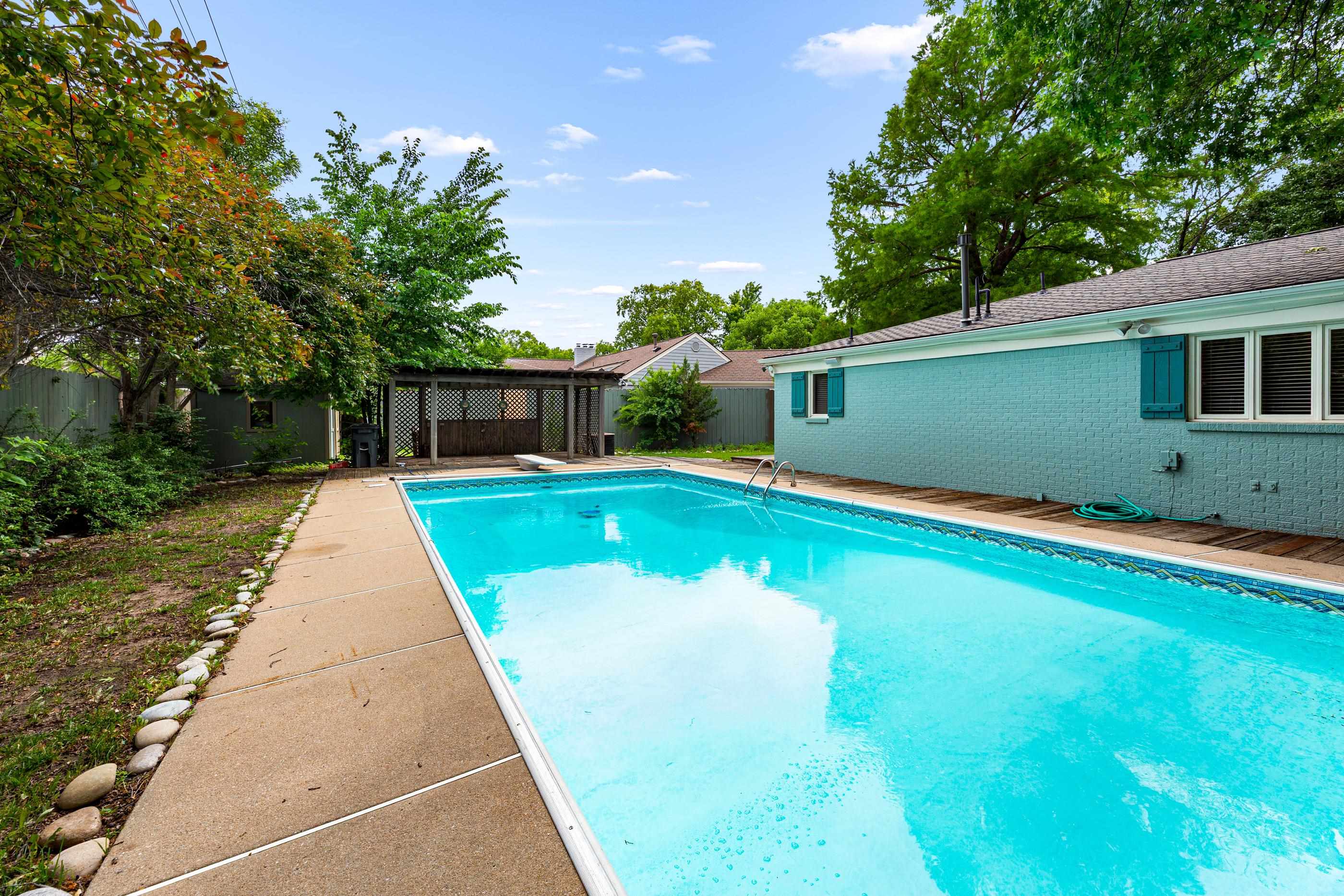 42 N Stratford Eastborough KS 67206
