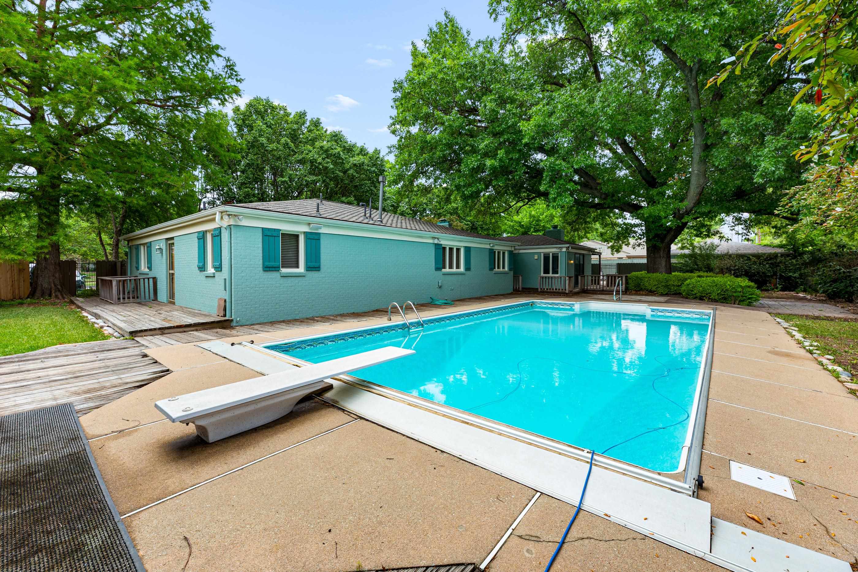 42 N Stratford Eastborough KS 67206