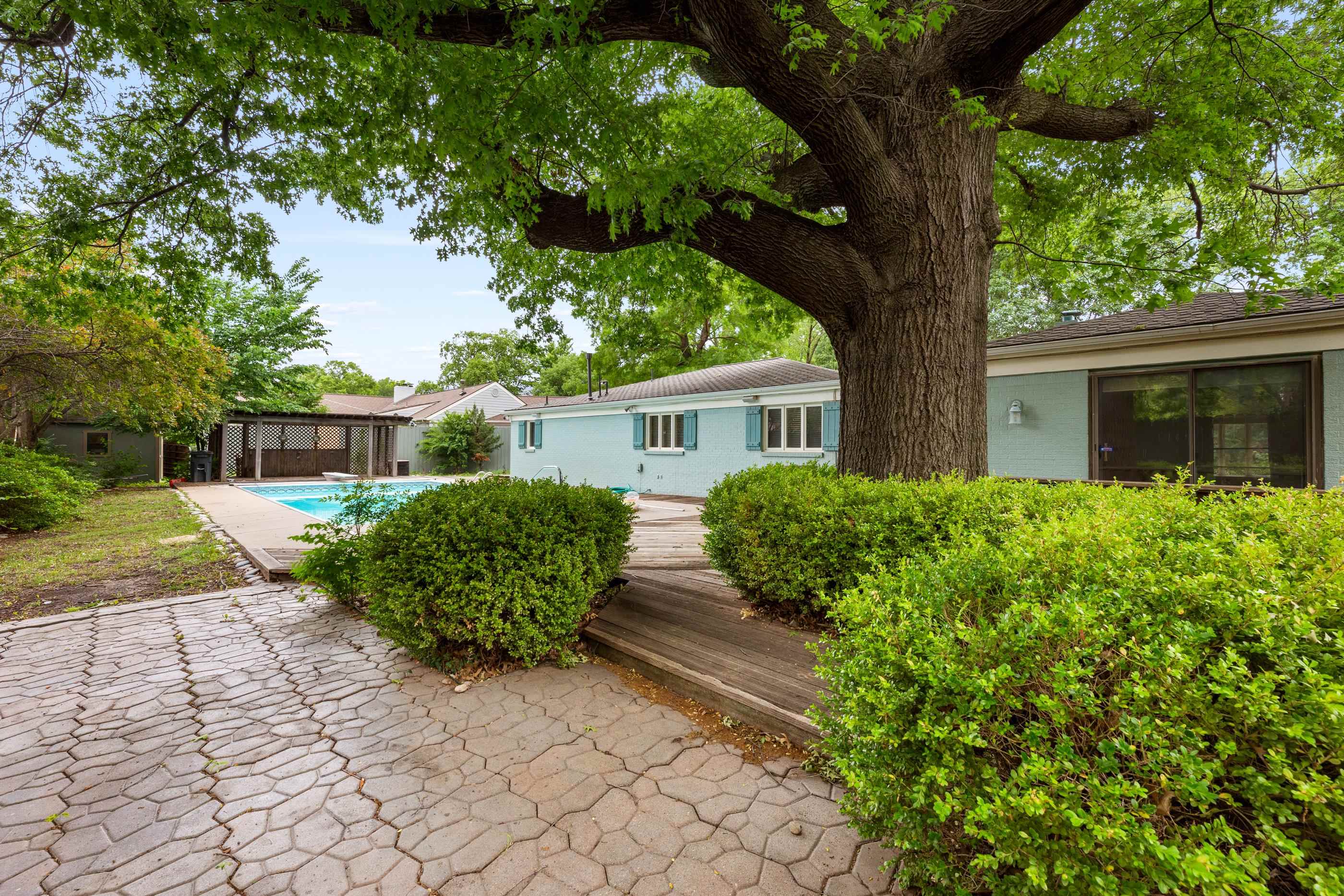 42 N Stratford Eastborough KS 67206