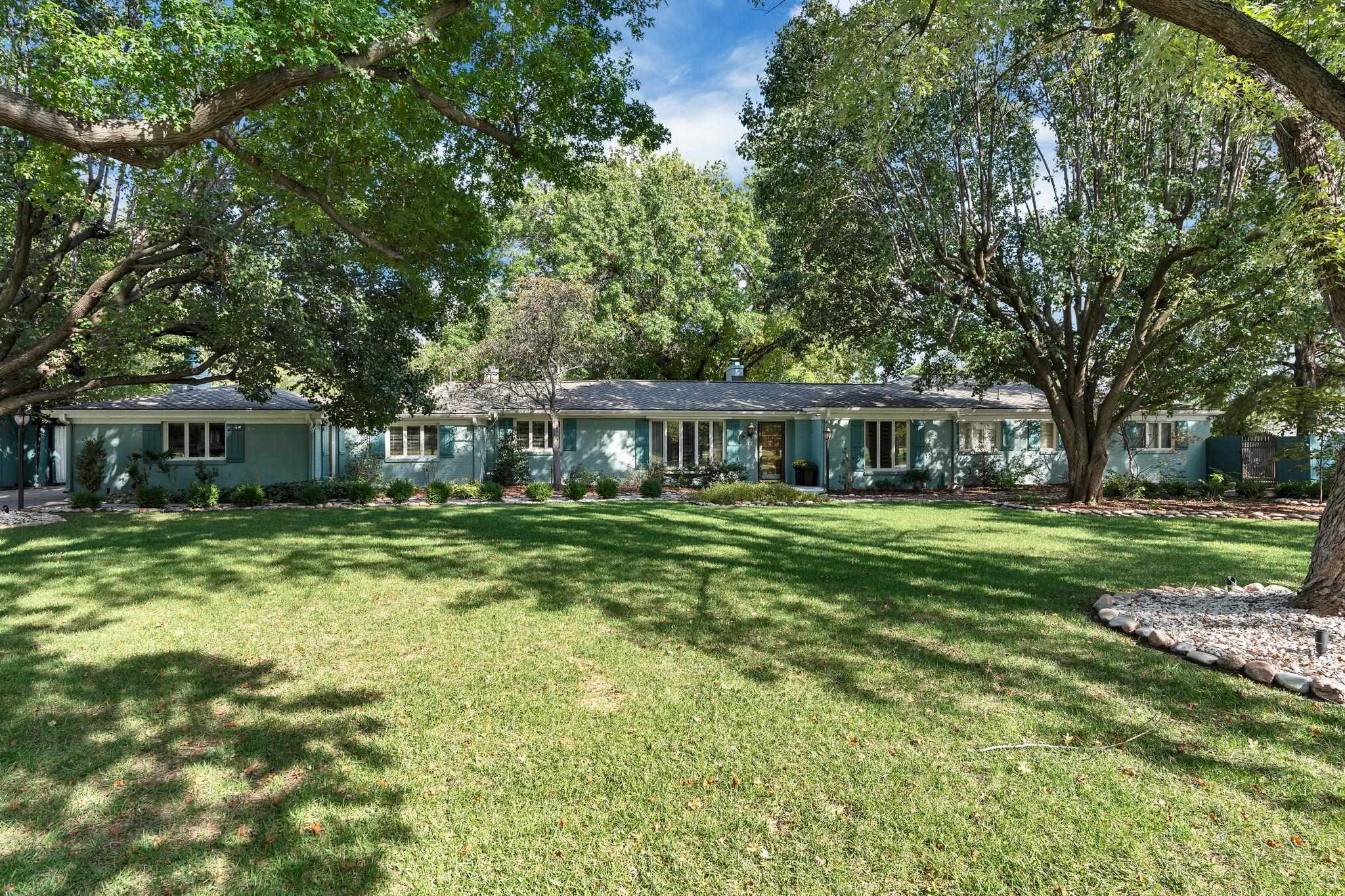 Eastborough KS, 42 N Stratford