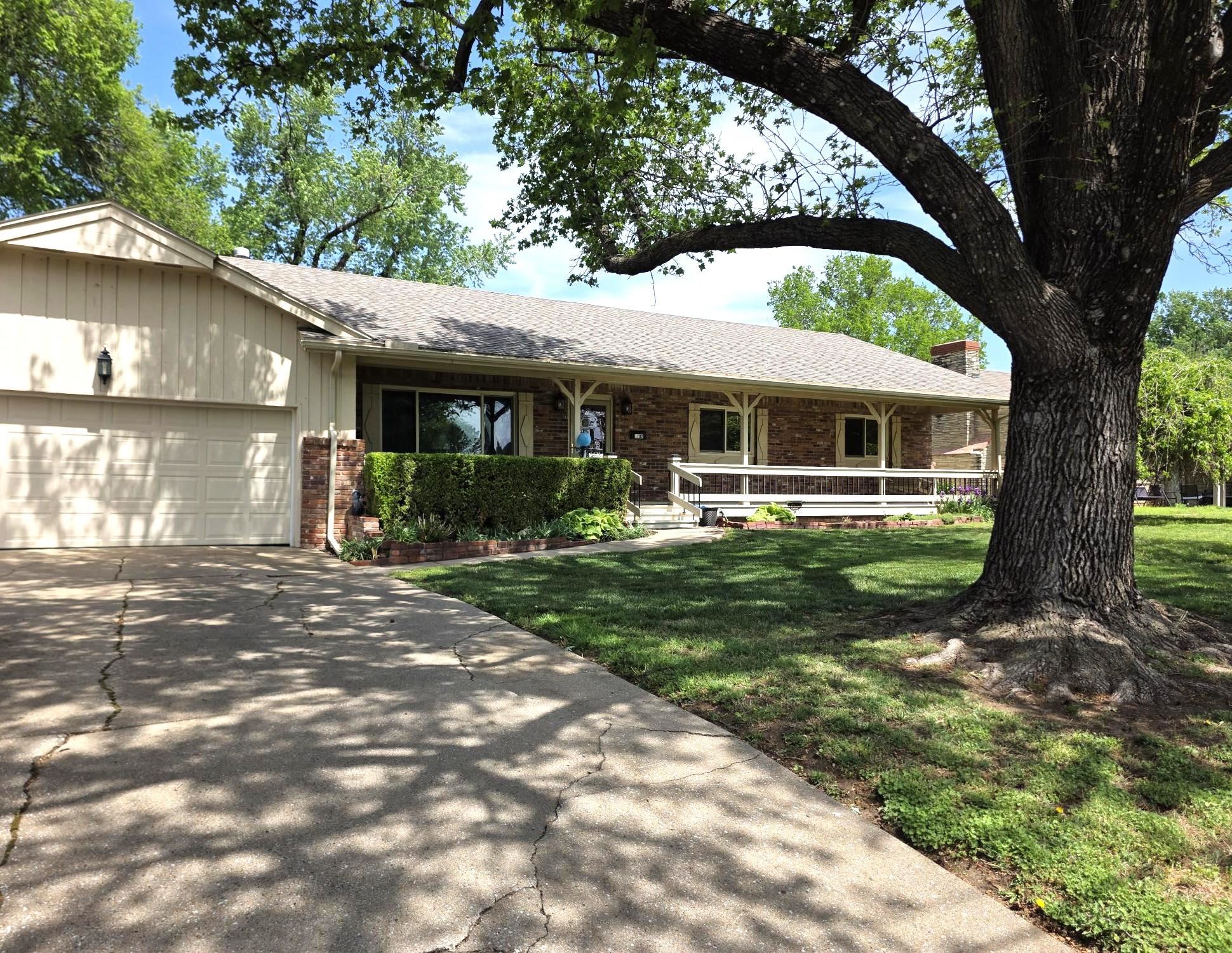 1702 E 12th Winfield KS 67156