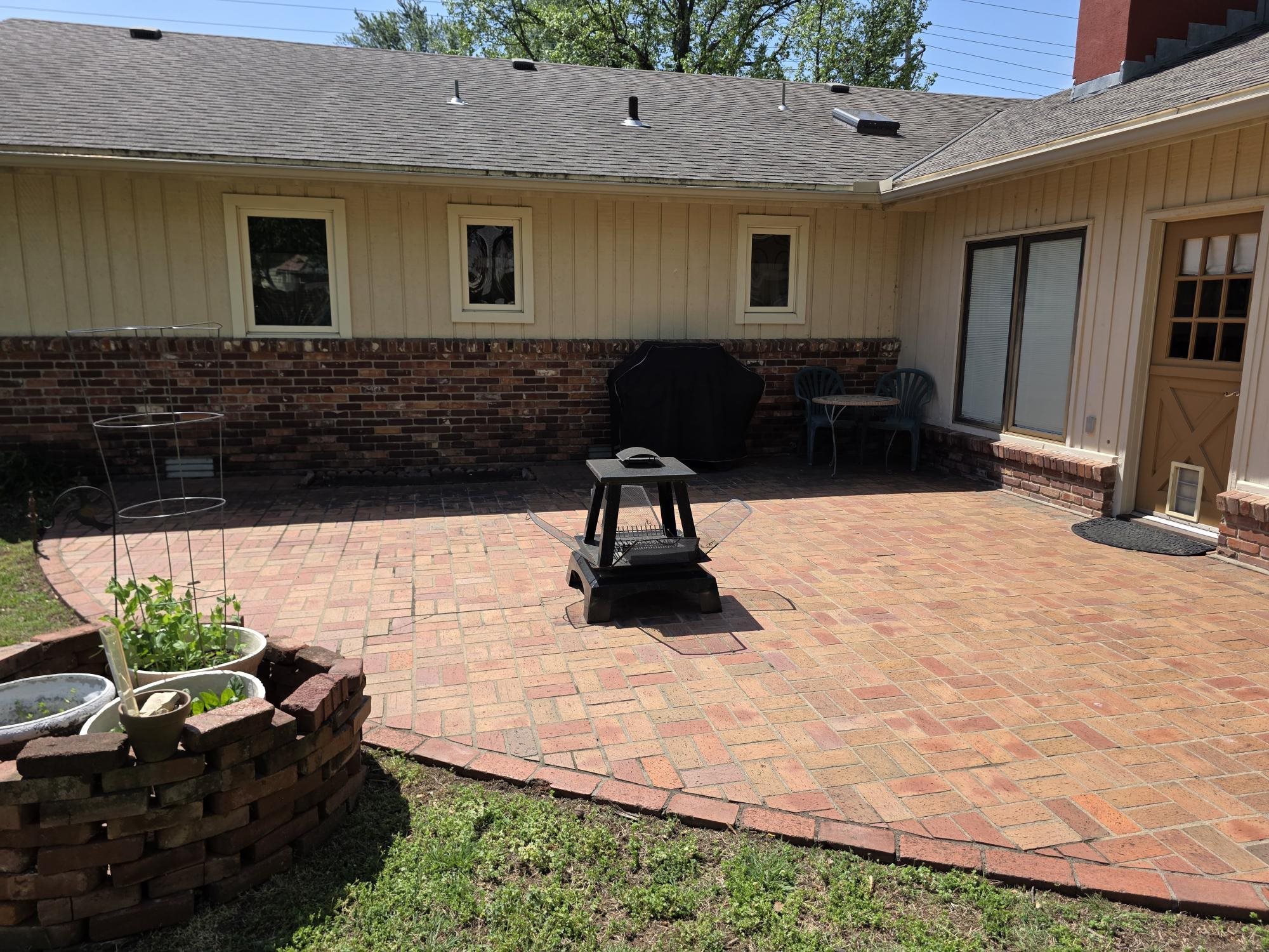 1702 E 12th Winfield KS 67156