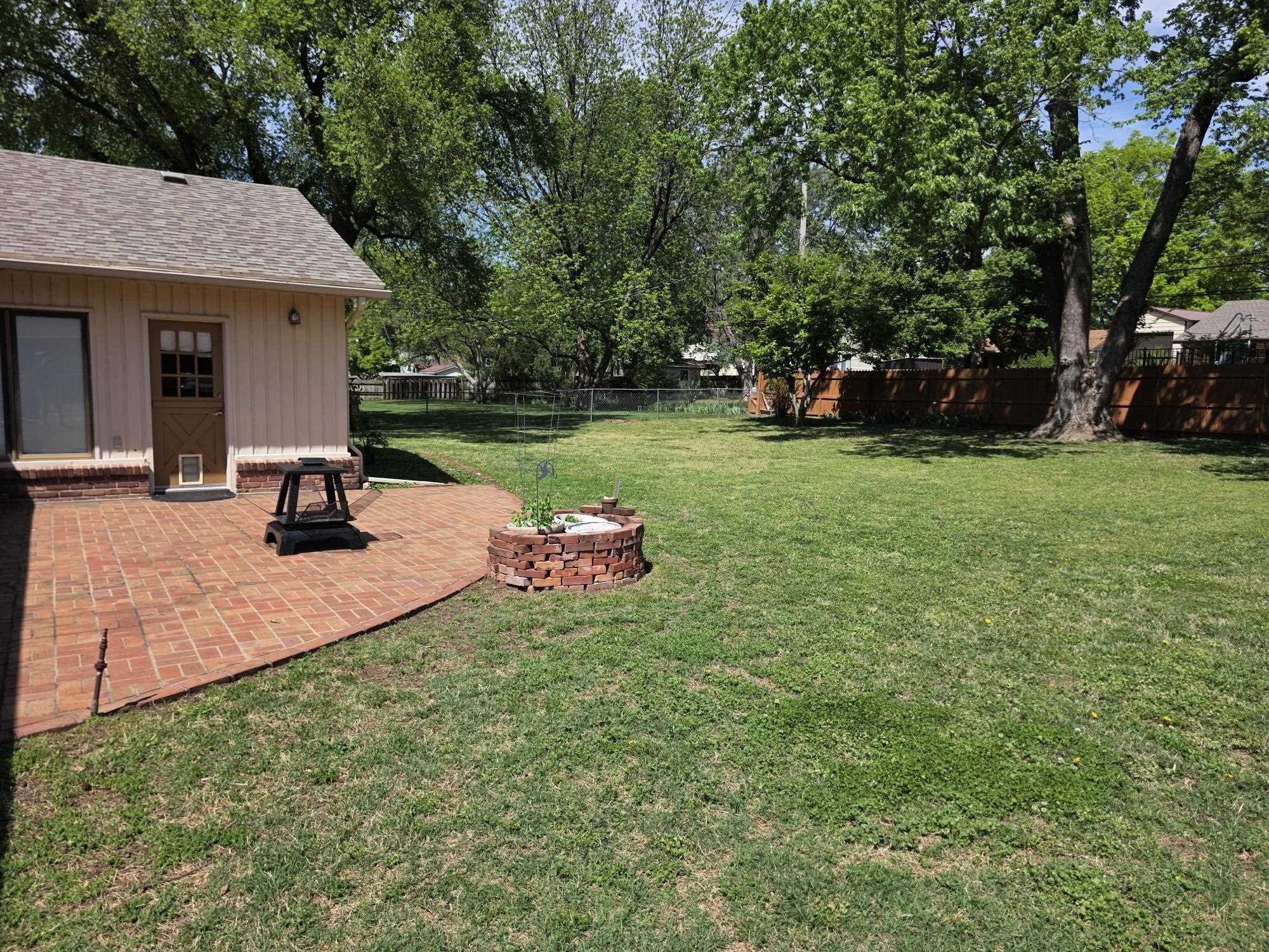 1702 E 12th Winfield KS 67156