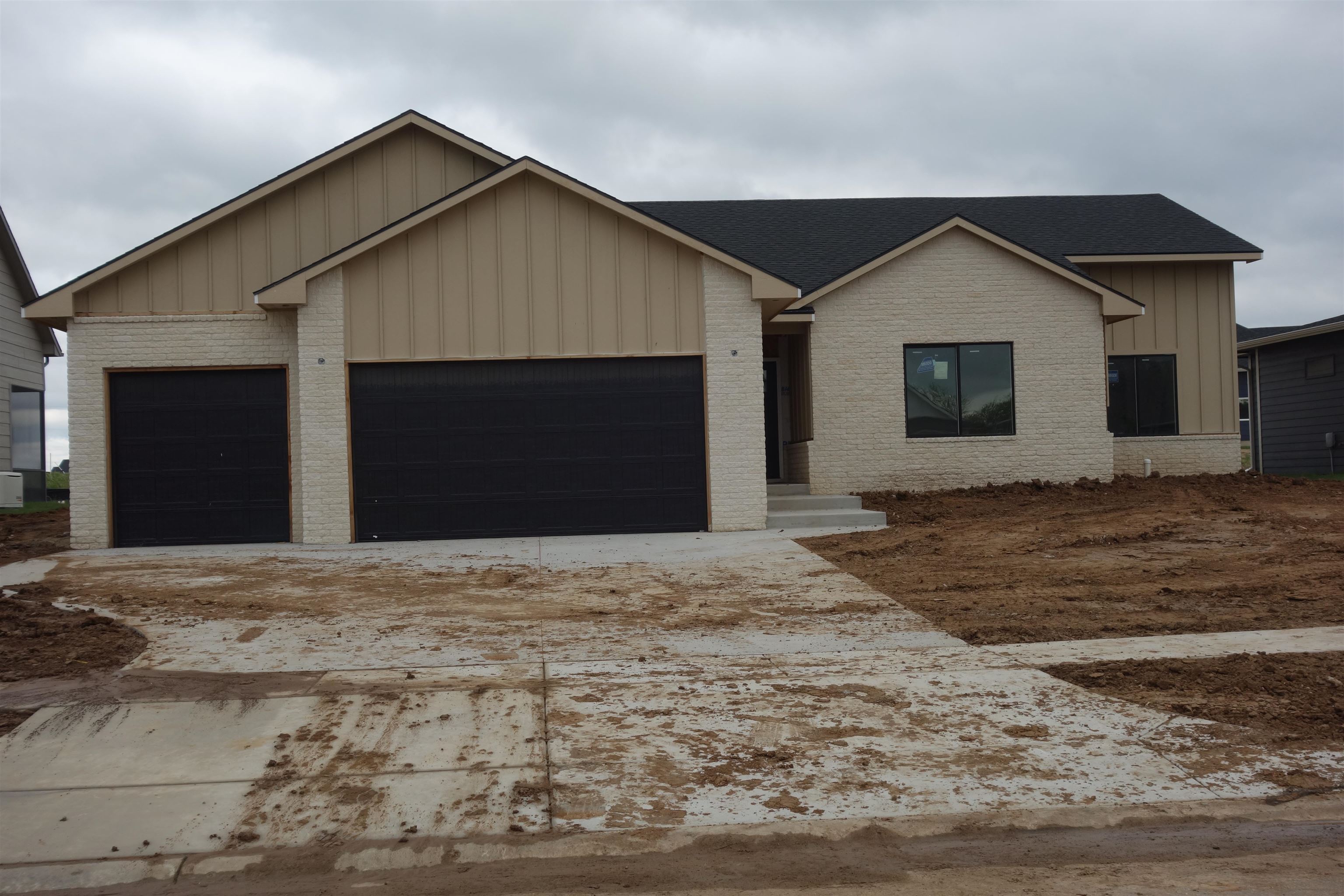 1506 N Emerald Valley Drive Mulvane KS 67110
