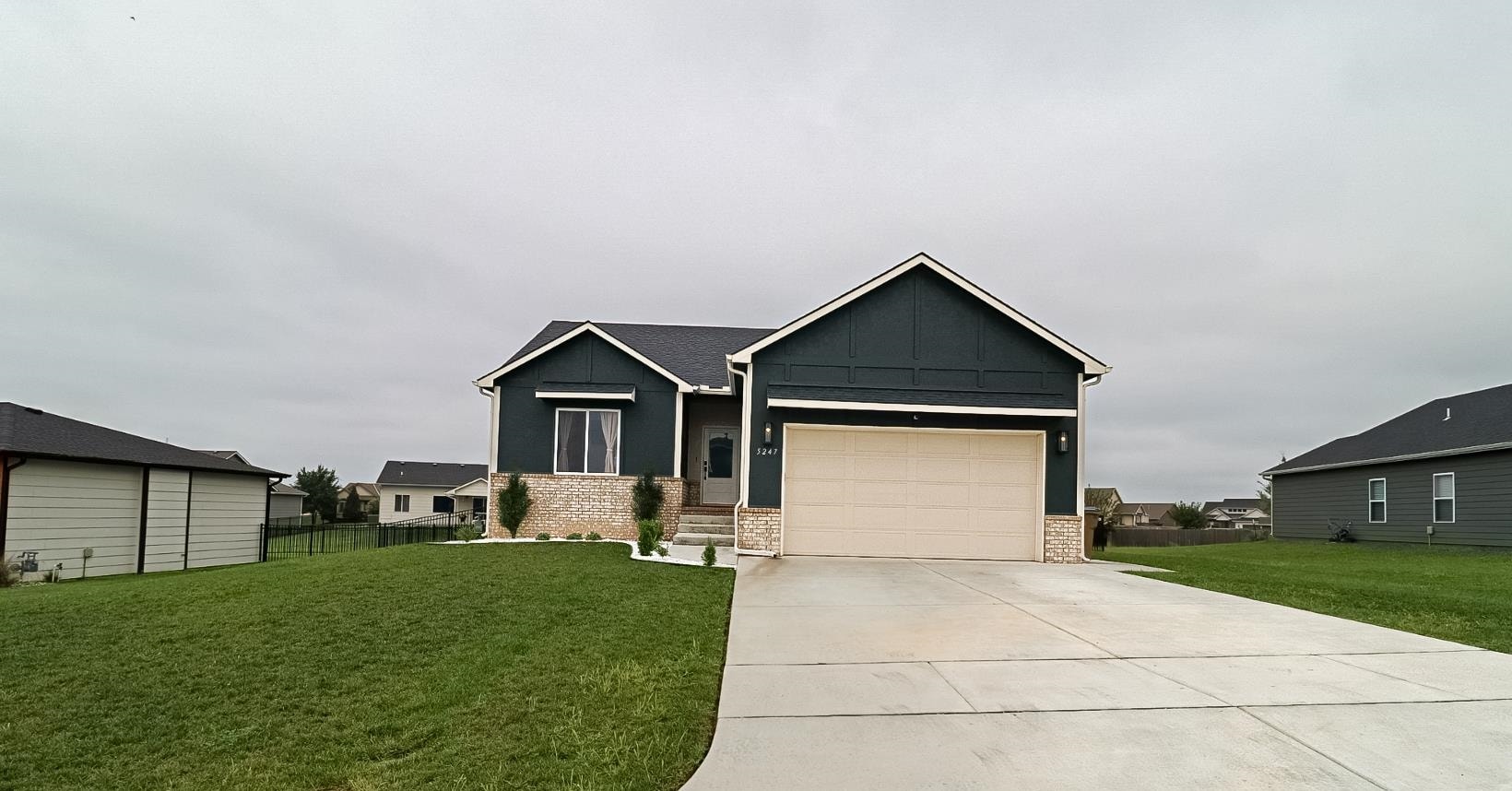 5247 N Cambridge Street Bel Aire KS 67226