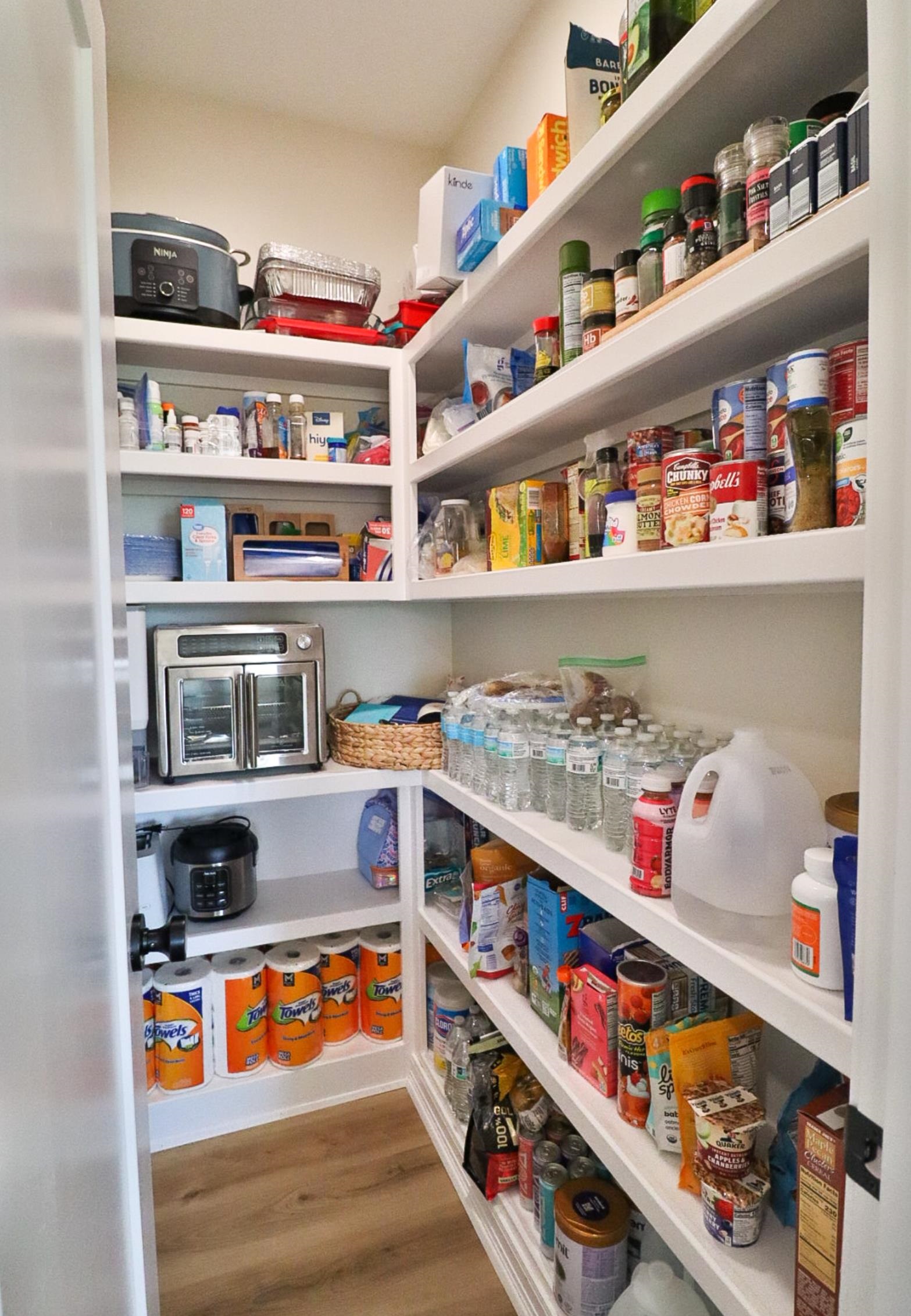 5247 N Cambridge Street Bel Aire KS 67226