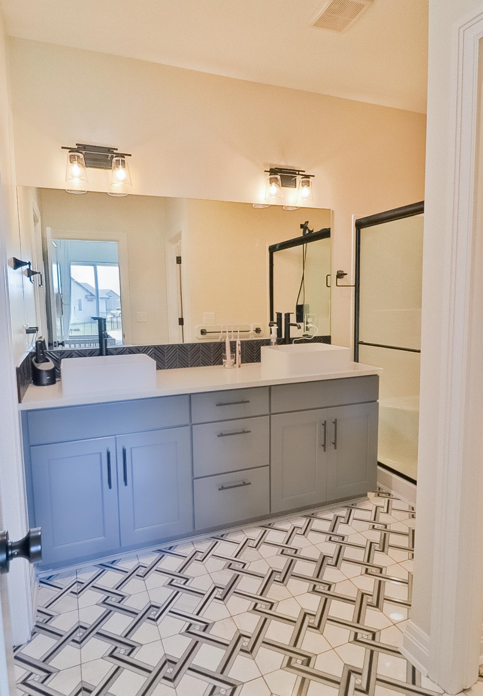 5247 N Cambridge Street Bel Aire KS 67226