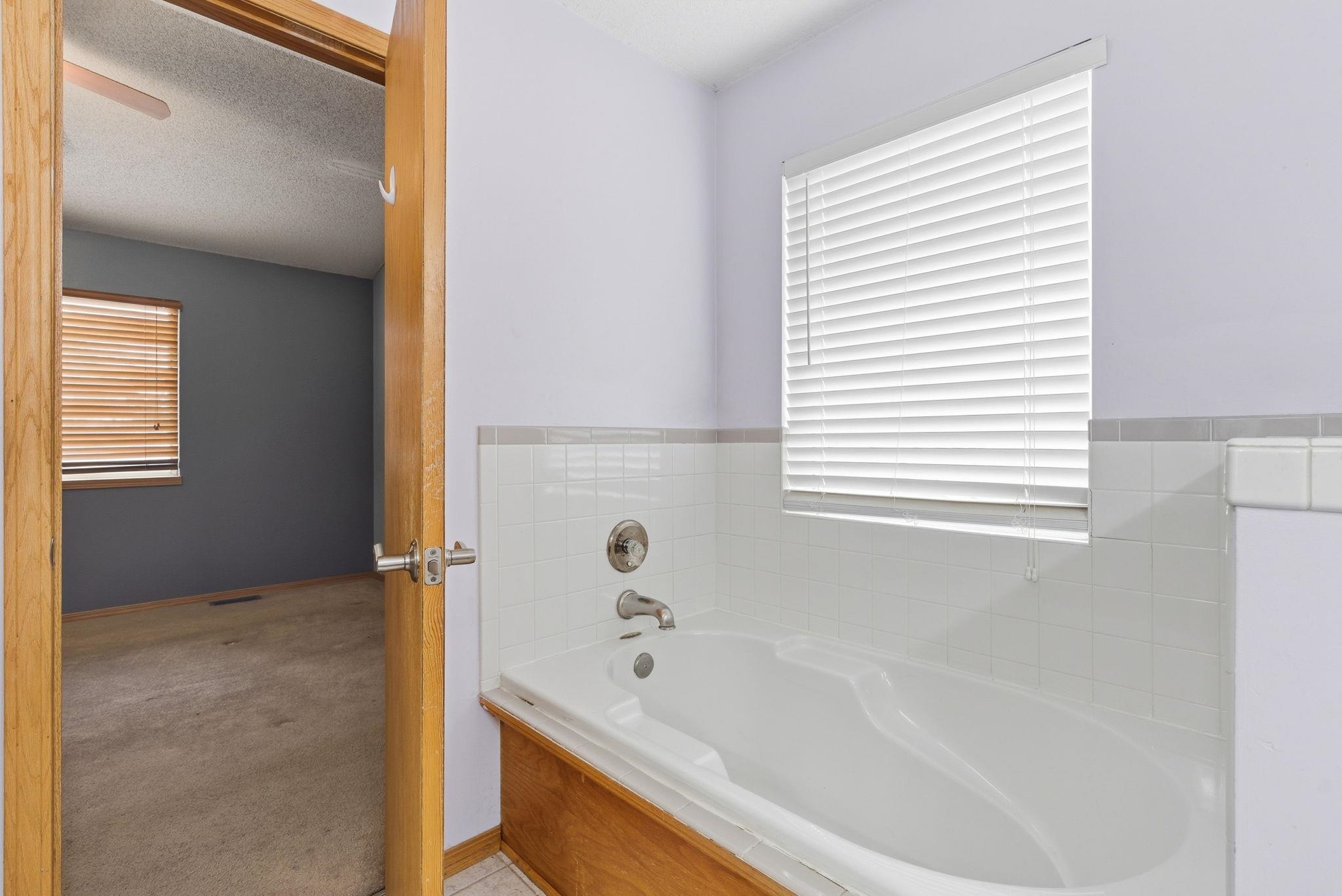 6928 E Odessa Court Bel Aire KS 67226-1455