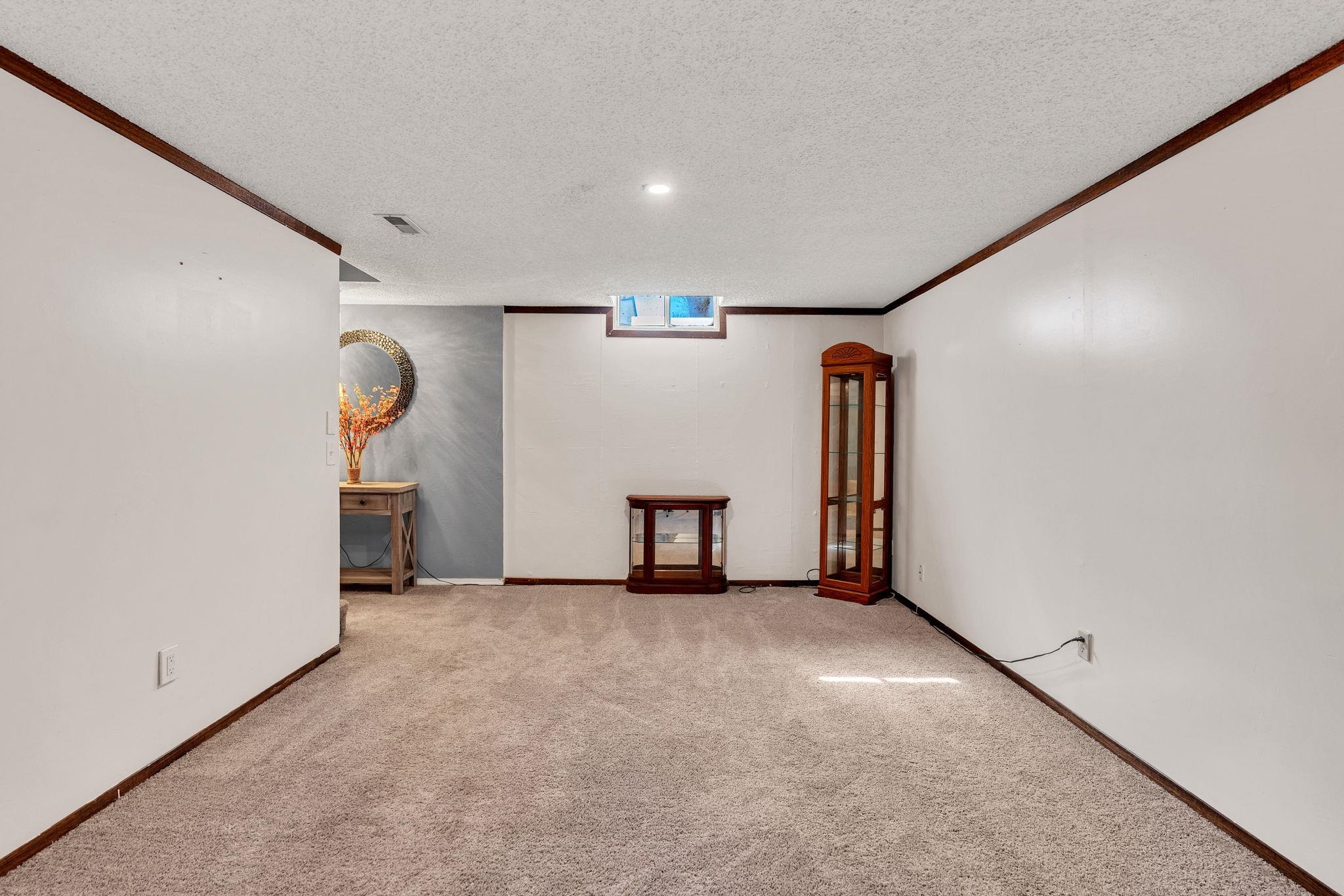 1839 E Evanston Park City KS 67219