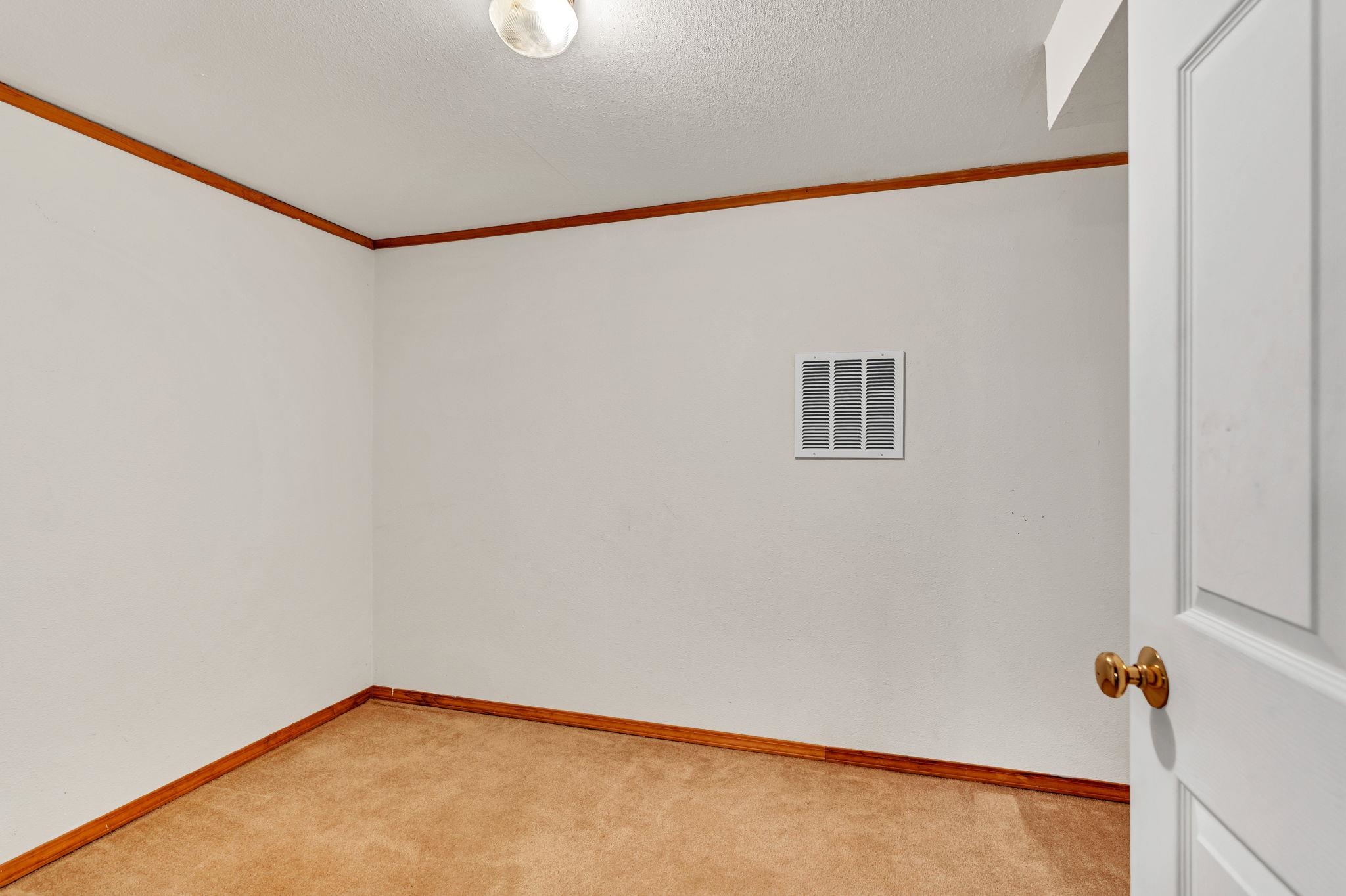 1839 E Evanston Park City KS 67219