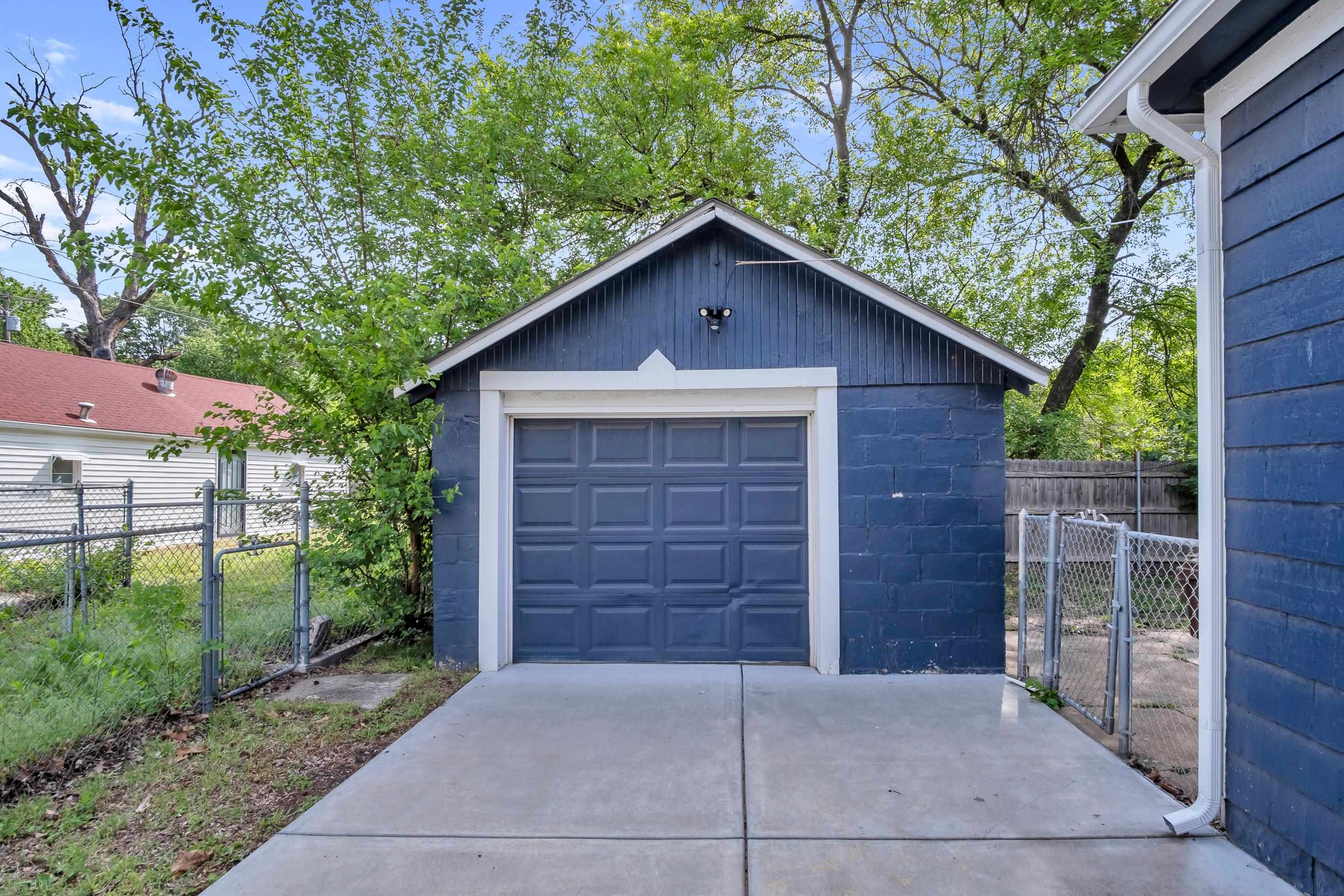 656 S Erie Wichita KS 67211