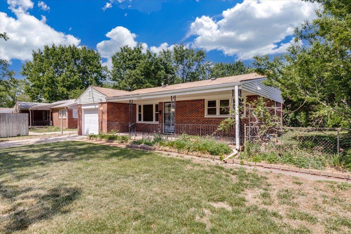 1426 E Salome Lane Wichita KS 67216