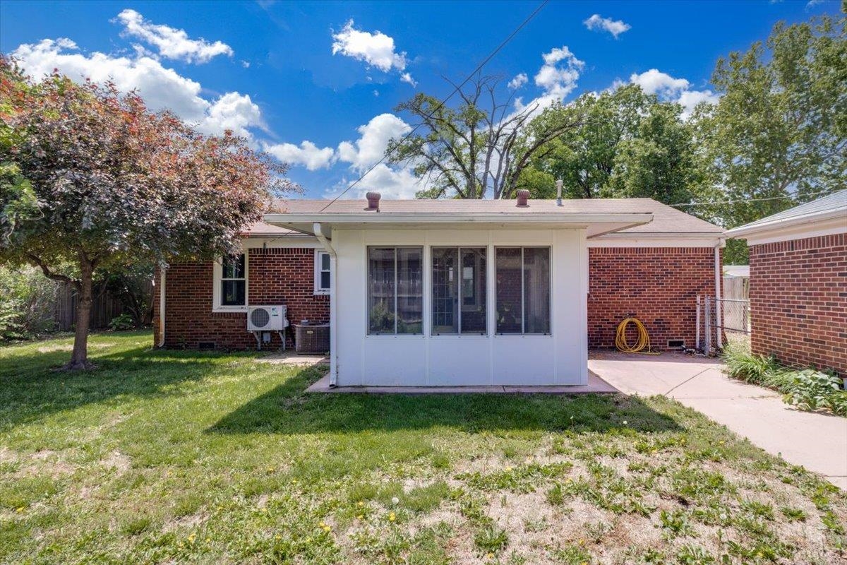 1426 E Salome Lane Wichita KS 67216