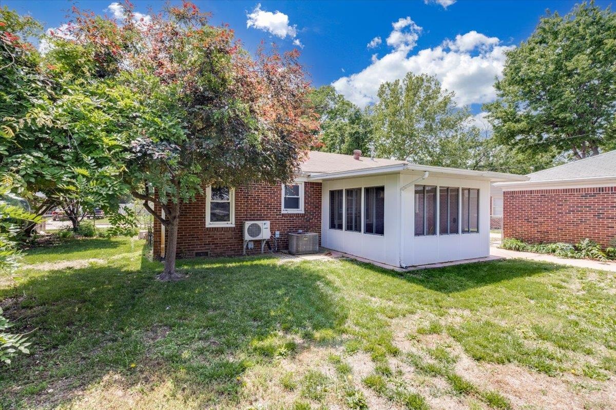 1426 E Salome Lane Wichita KS 67216