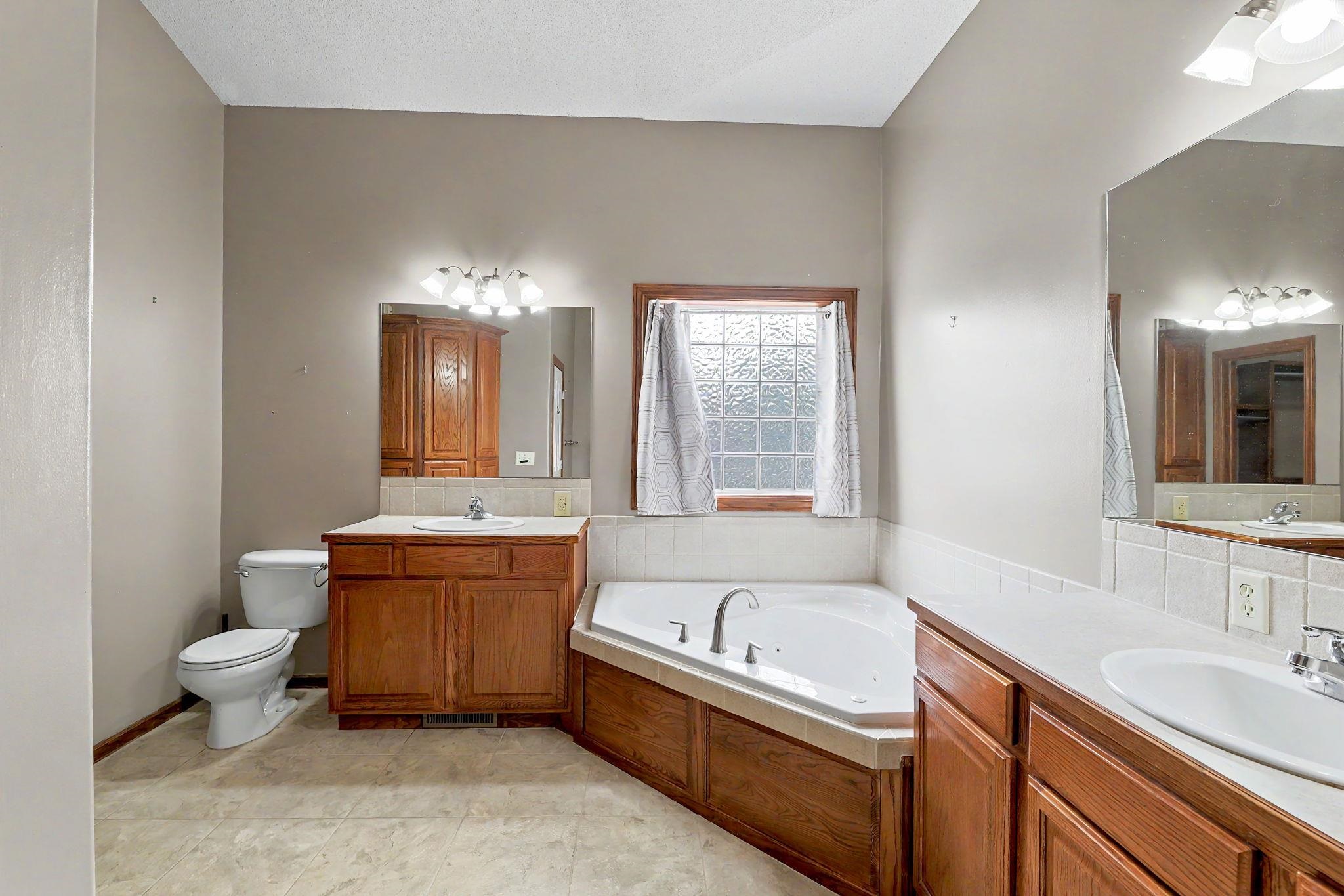 3317 N North Shore Court Wichita KS 67205