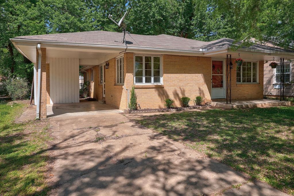 1413 Hackney Street Winfield KS 67156