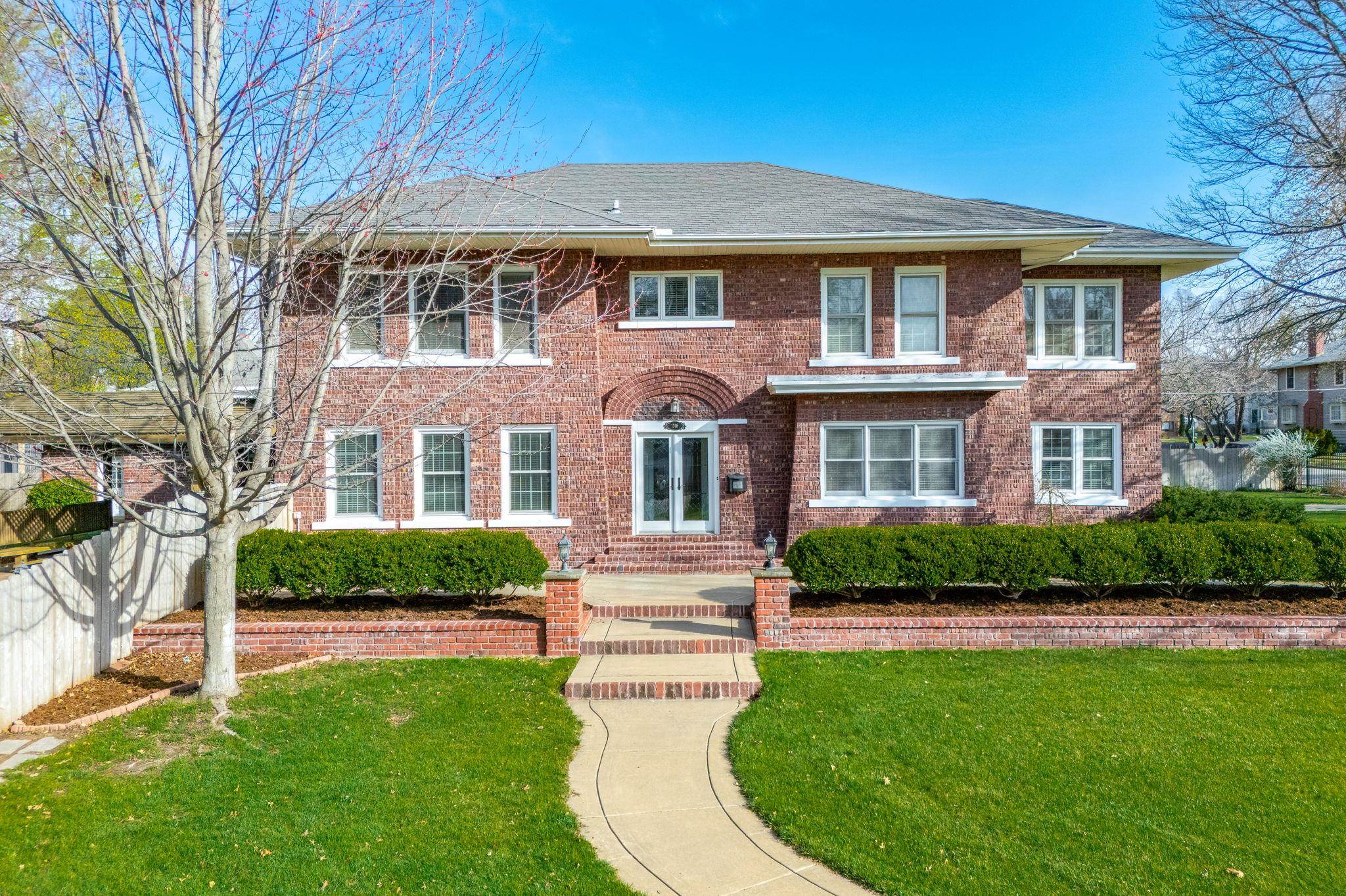 1316 E 10th Winfield KS 67156