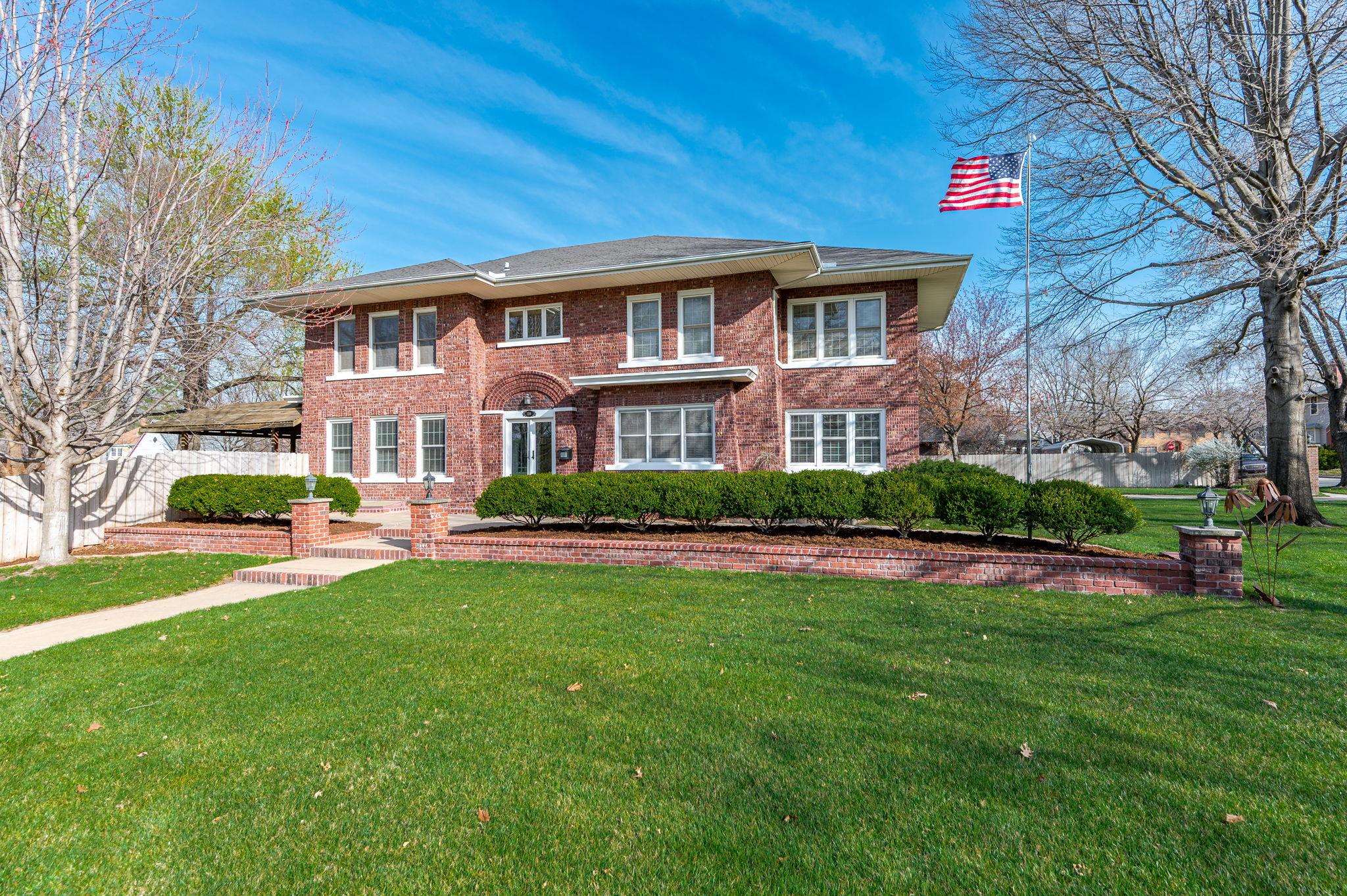 1316 E 10th Winfield KS 67156