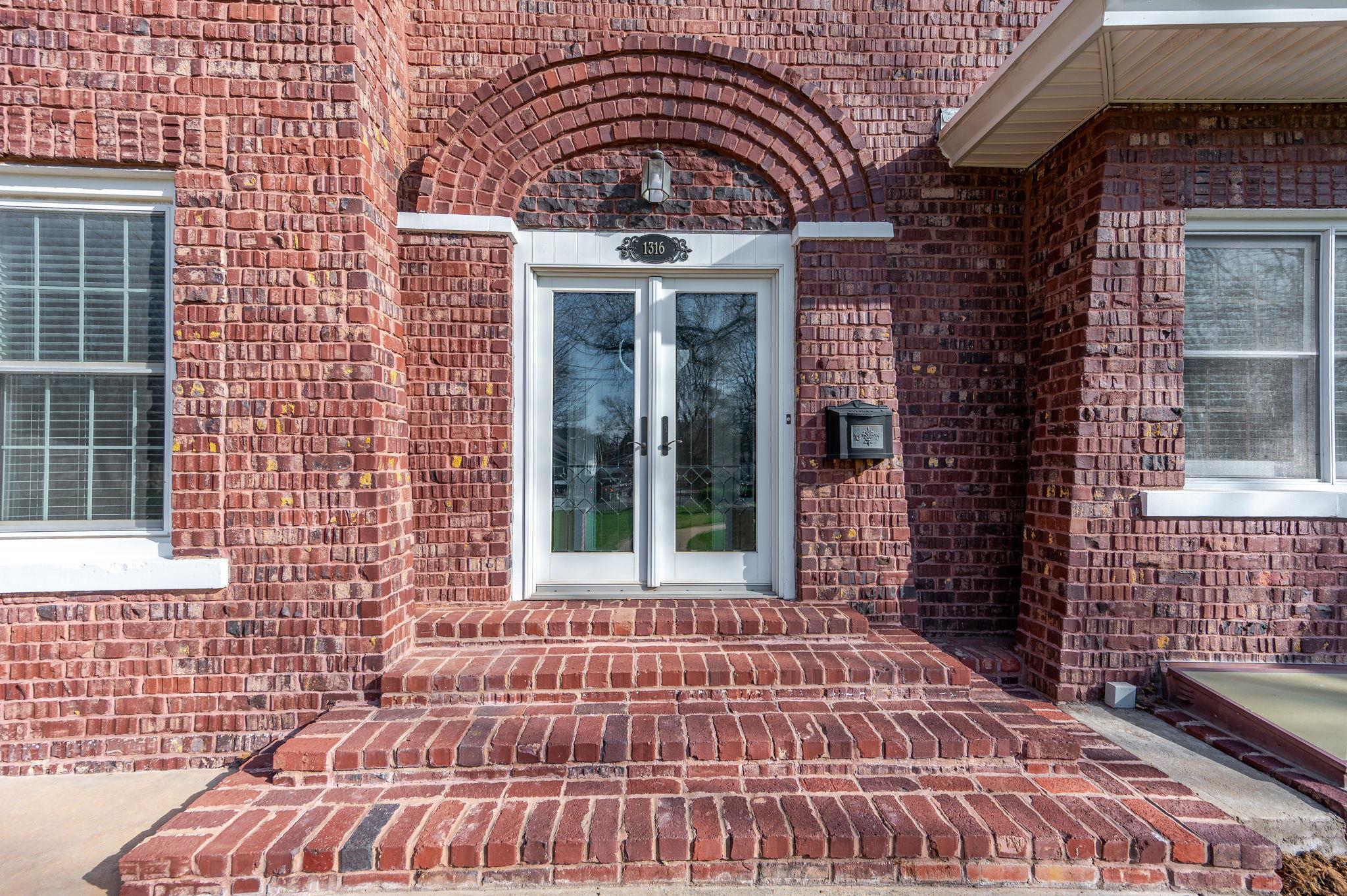 1316 E 10th Winfield KS 67156