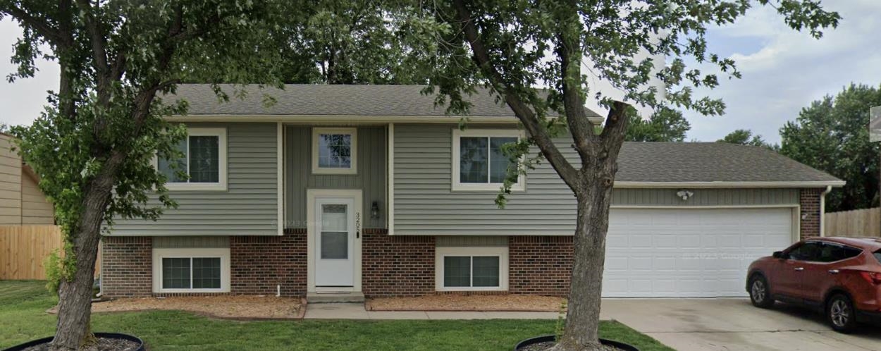 Wichita KS, 3205 N Rushwood Street