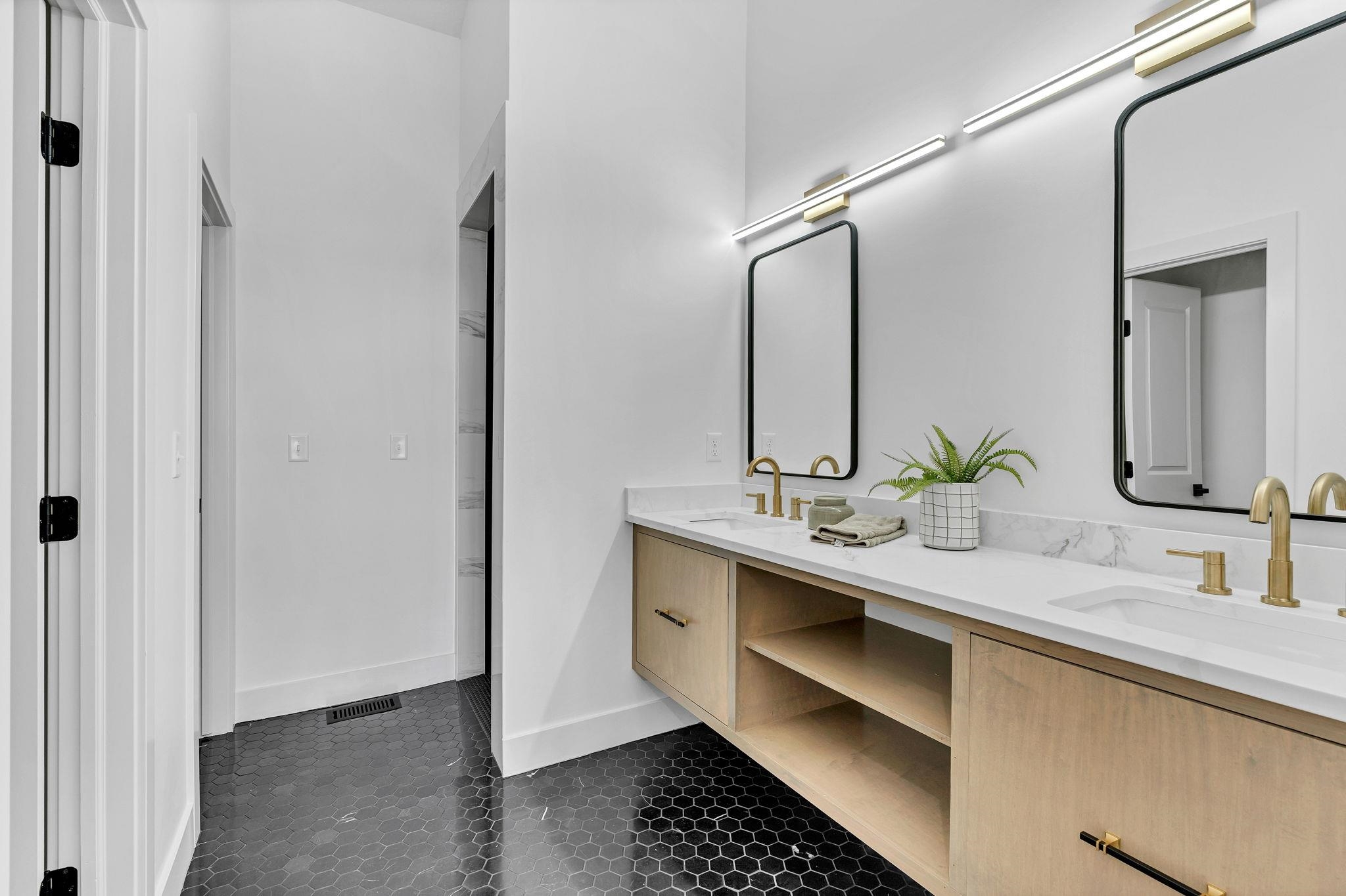 6633 N Silverton Park City KS 67219