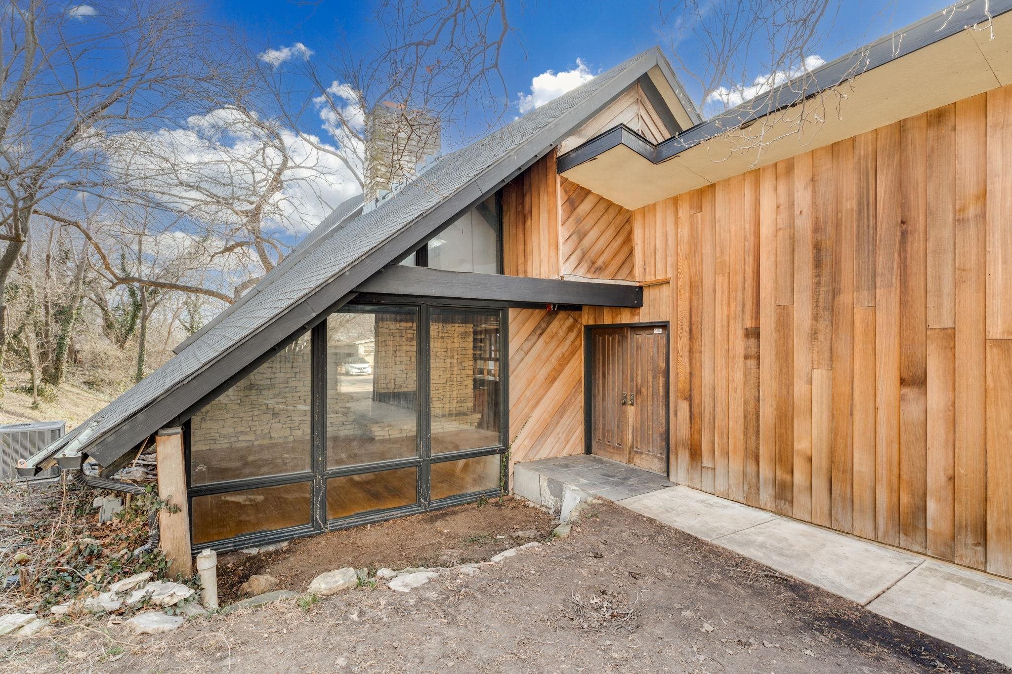 1947 E Marion Road Wichita KS 67216