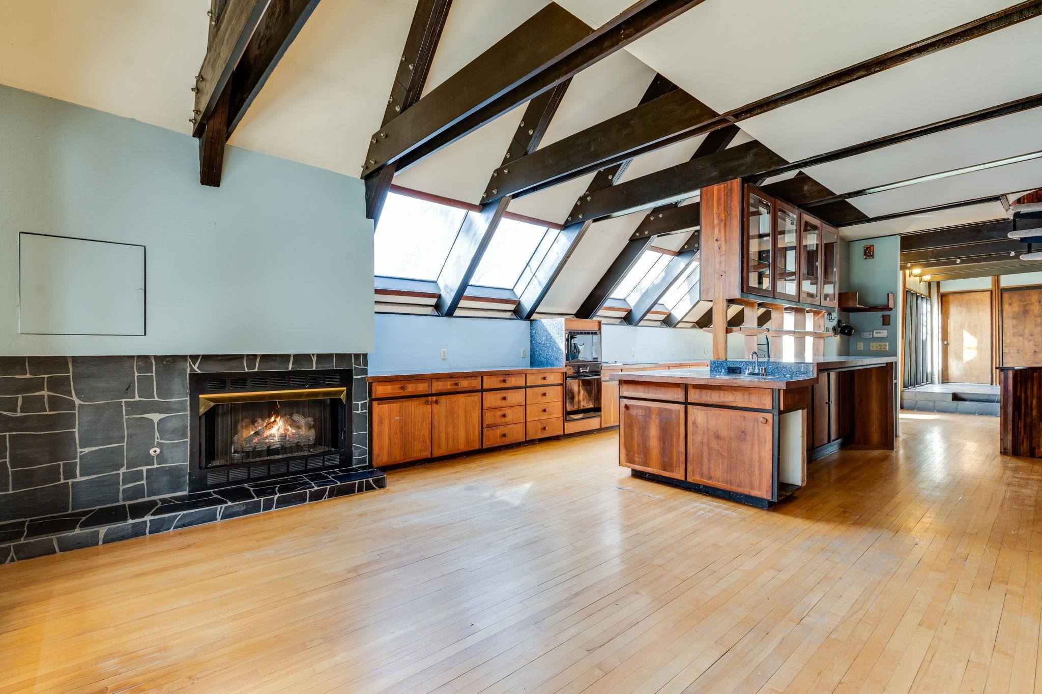 1947 E Marion Road Wichita KS 67216