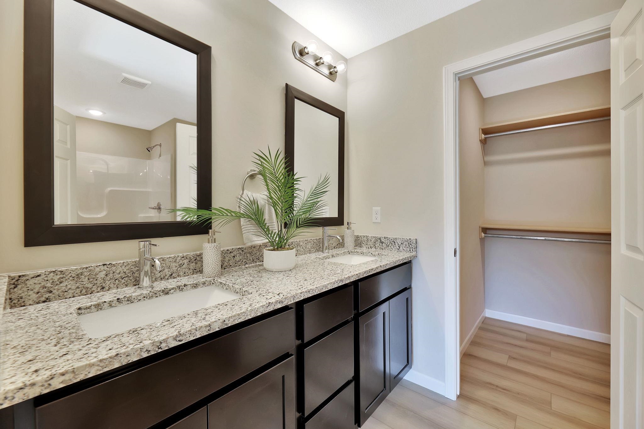 9287 E Fox Pointe Bel Aire KS 67226