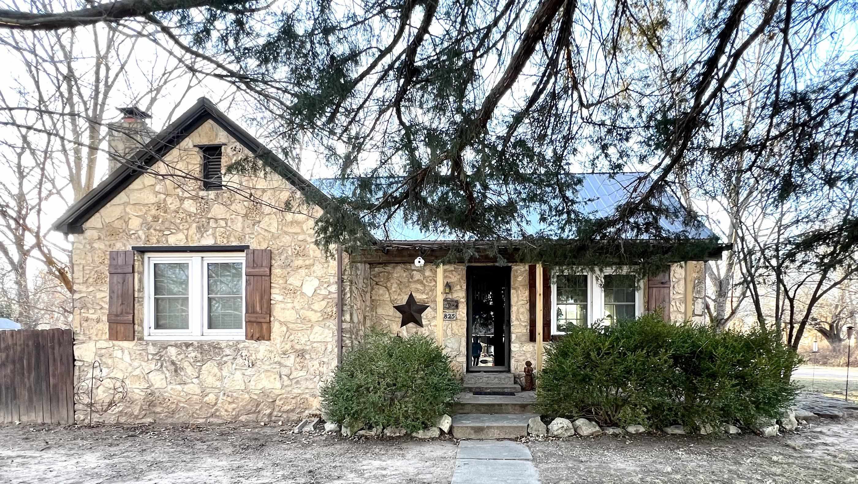 1825 N 9th Arkansas City KS 67005