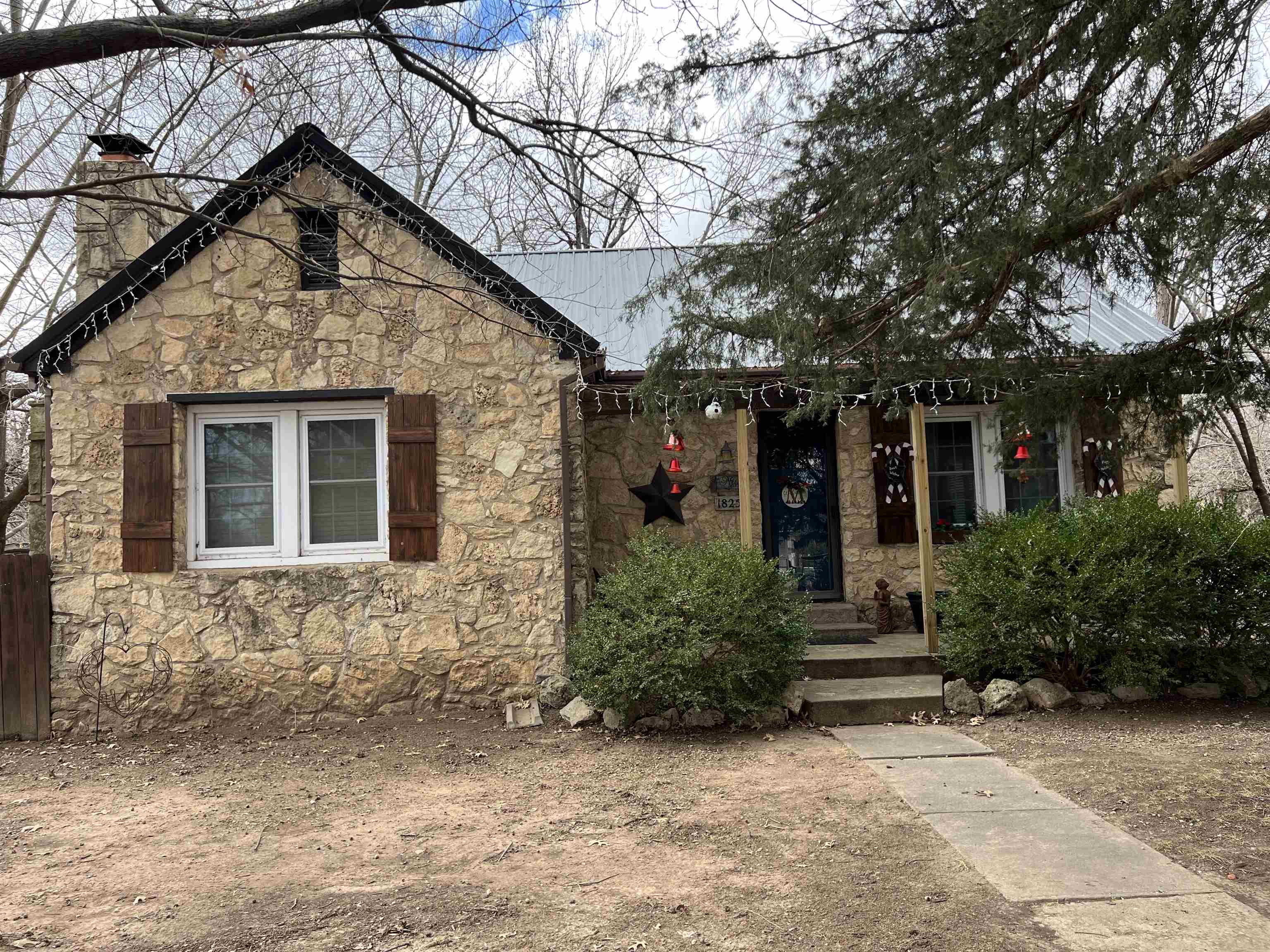 1825 N 9th Arkansas City KS 67005