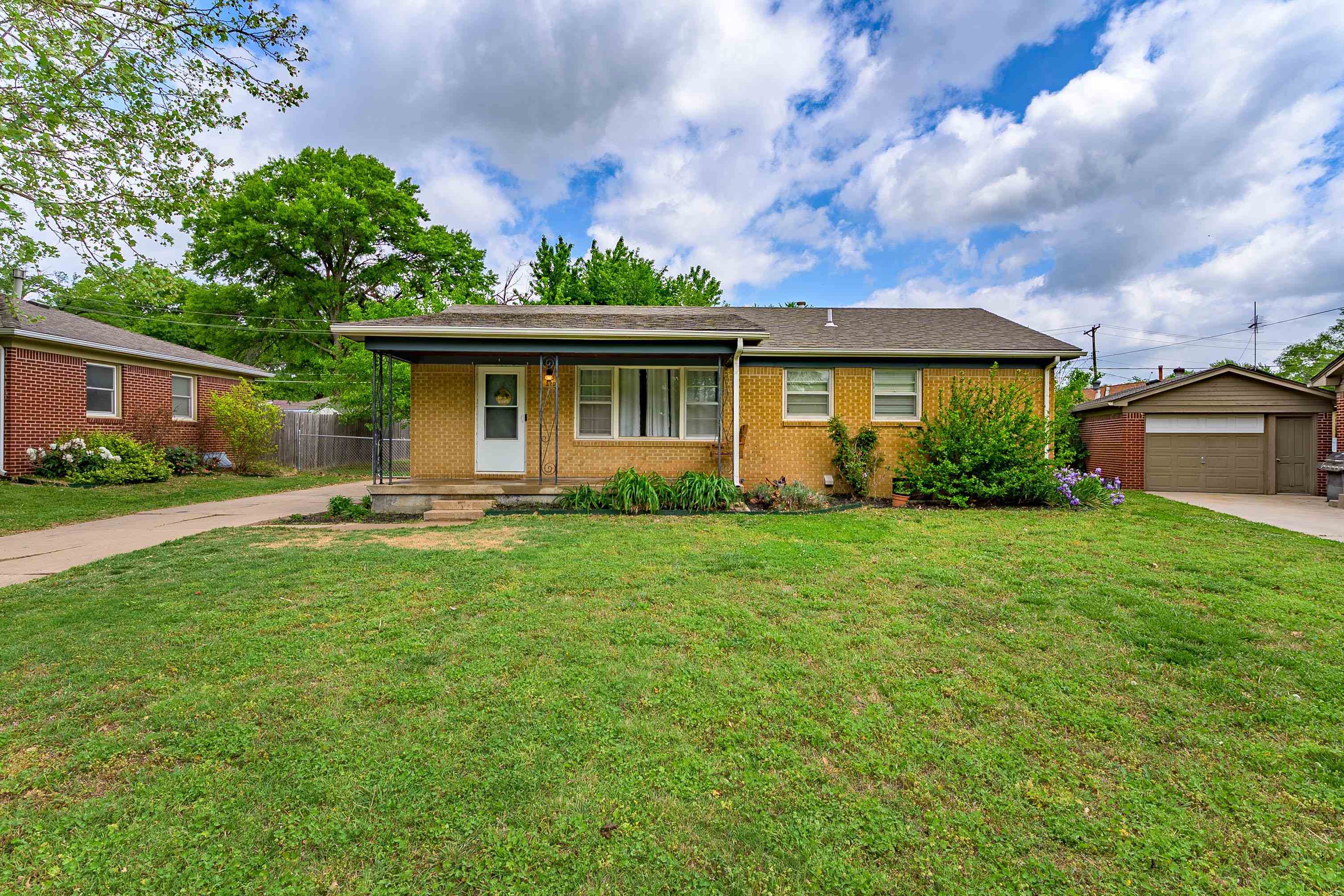 320 Martha Avenue Mulvane KS 67110