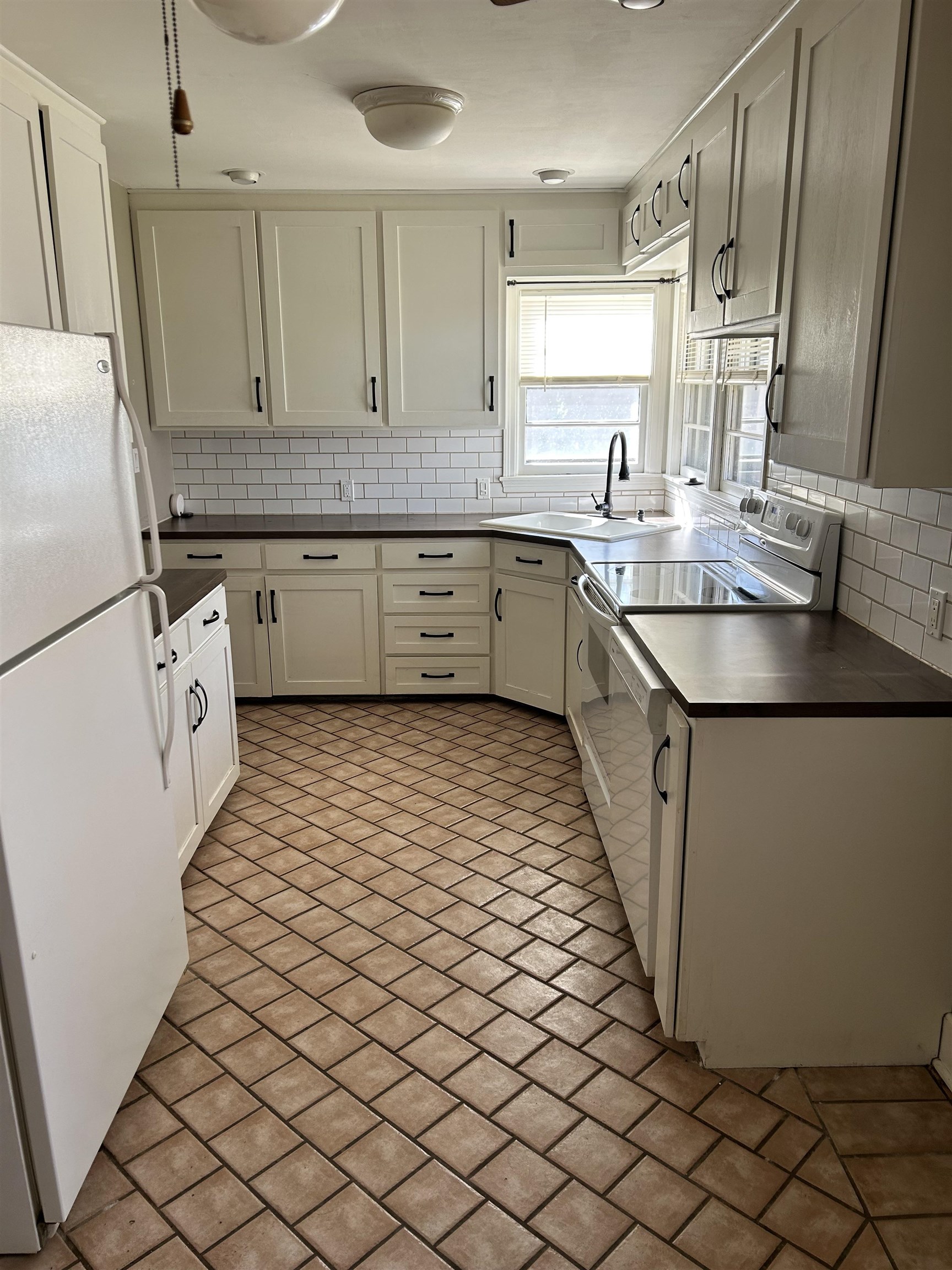 1208 Ann Winfield KS 67156