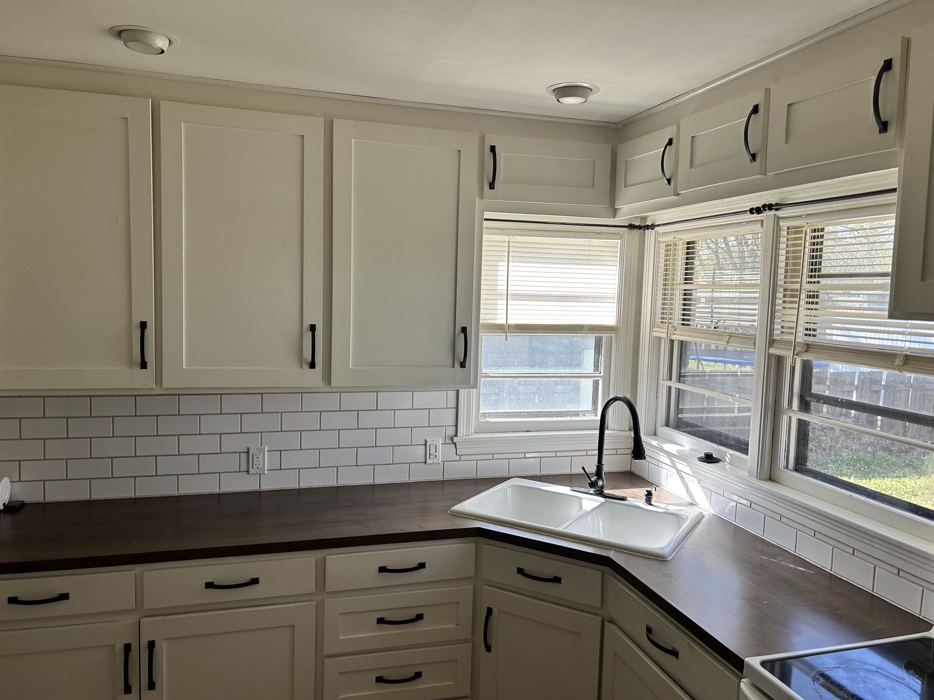 1208 Ann Winfield KS 67156