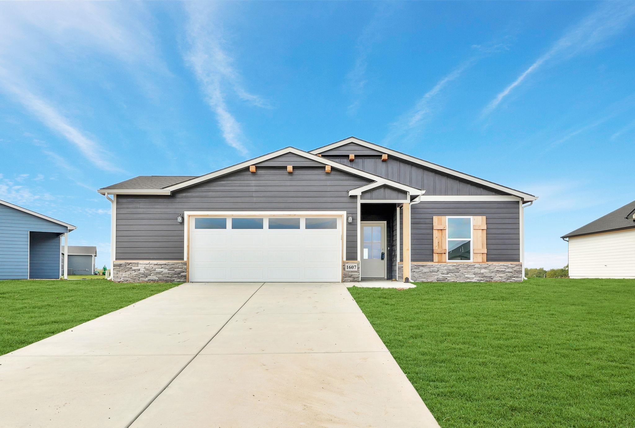 1607 N Emerald Valley Drive Mulvane KS 67110