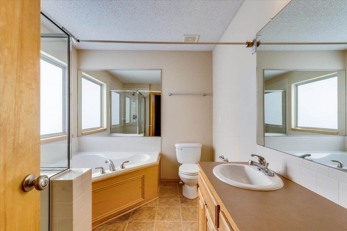 906 S Glenmoor Wichita KS 67207