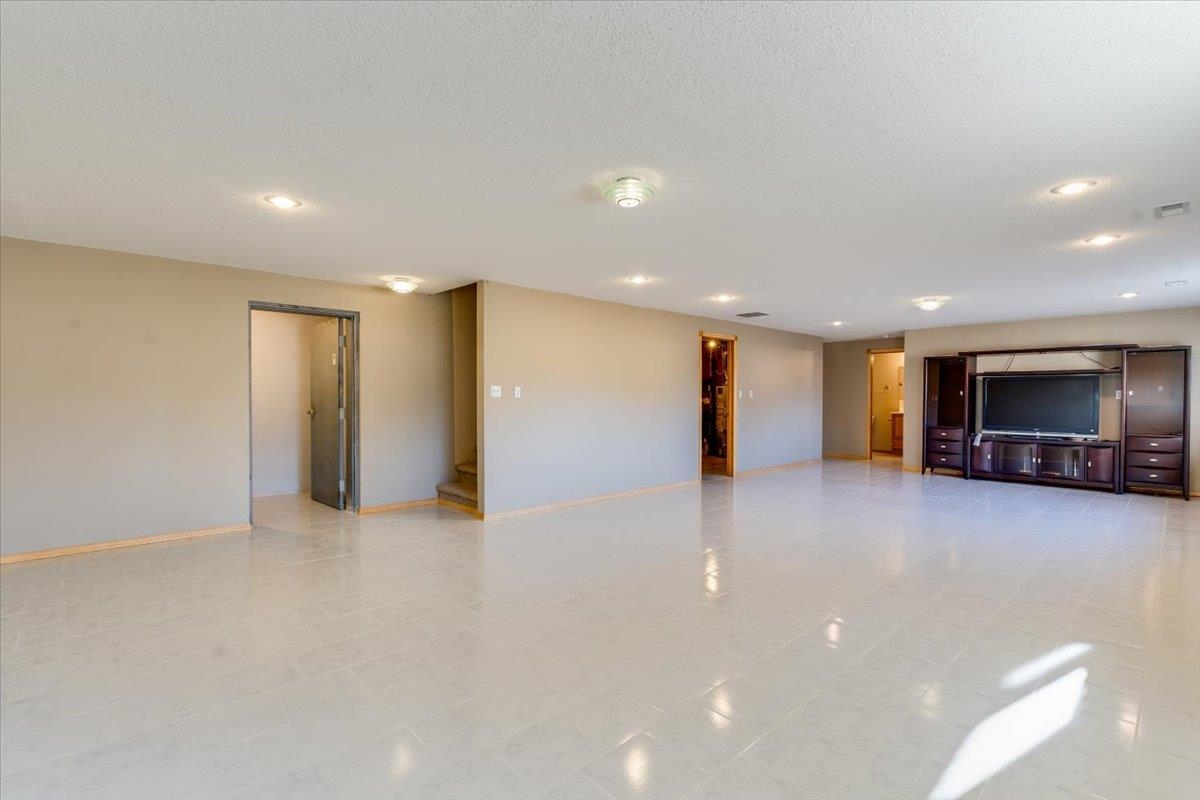 906 S Glenmoor Wichita KS 67207