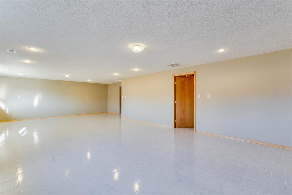 906 S Glenmoor Wichita KS 67207