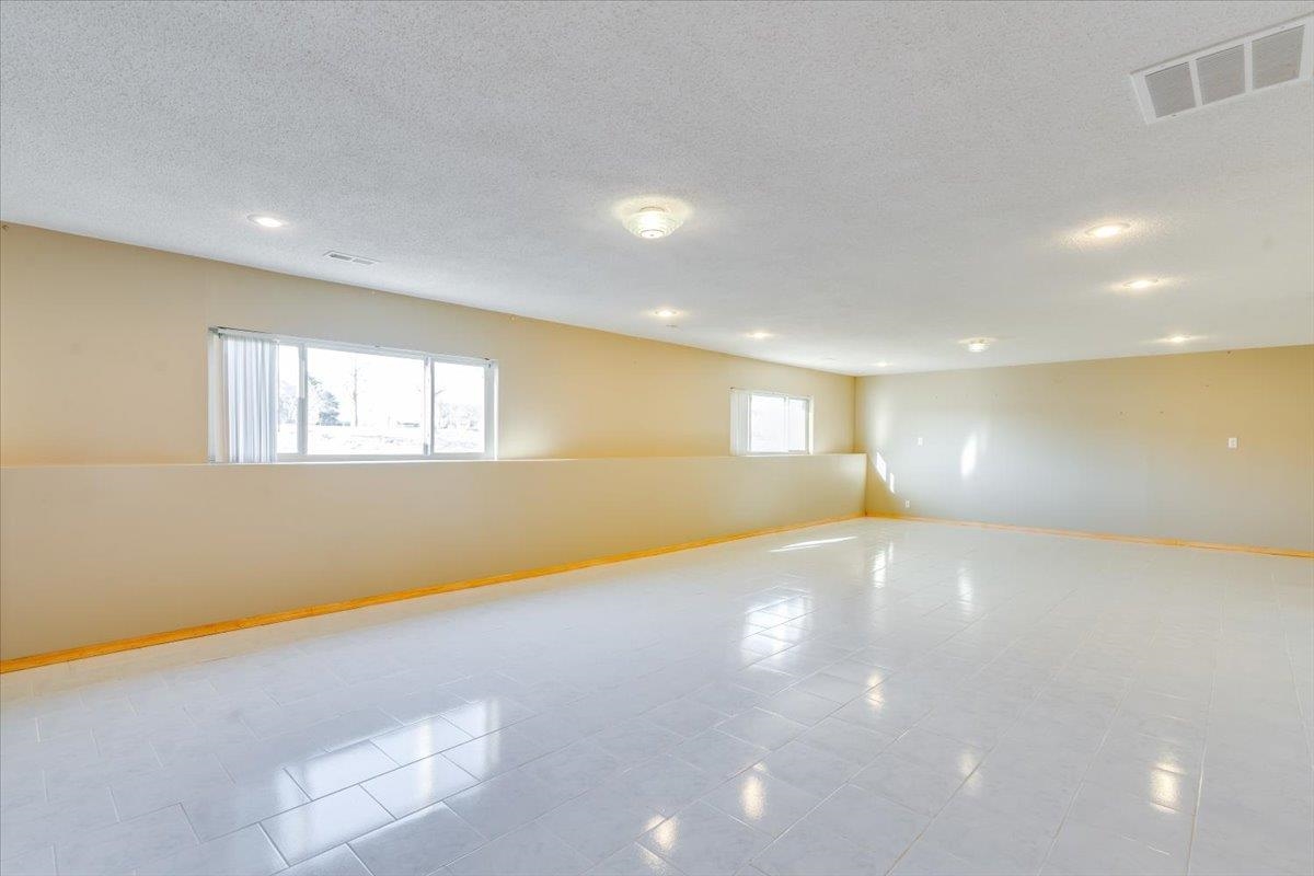 906 S Glenmoor Wichita KS 67207