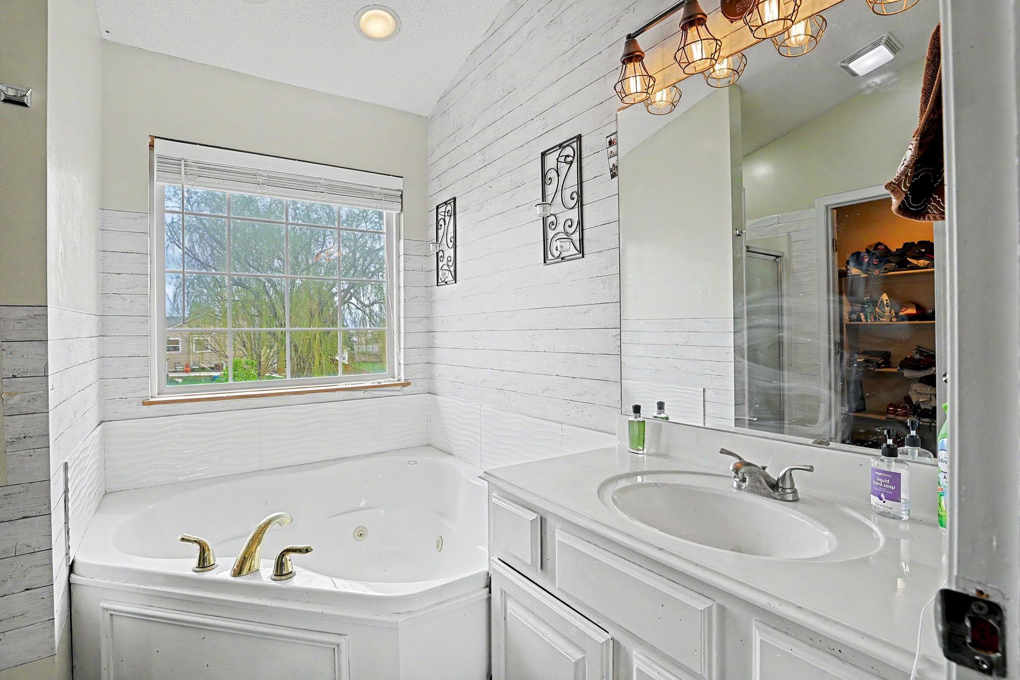 2712 Rushwood Drive Augusta KS 67010