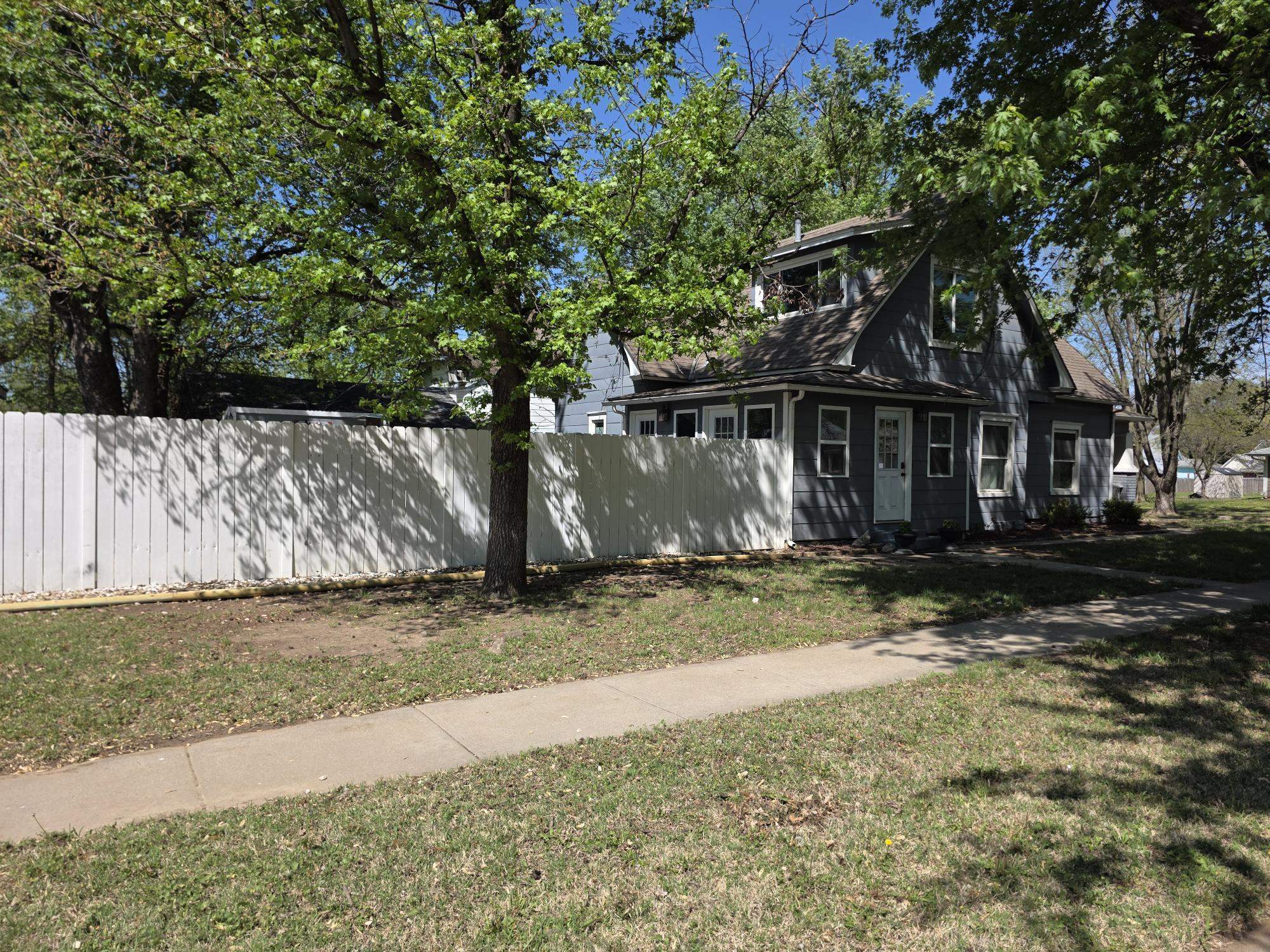 821 E 14th Winfield KS 67156
