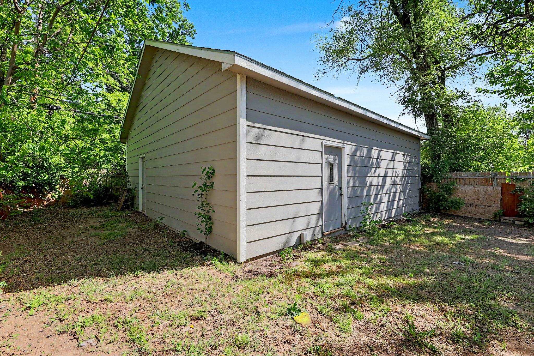 4930 E Pine Wichita KS 67208