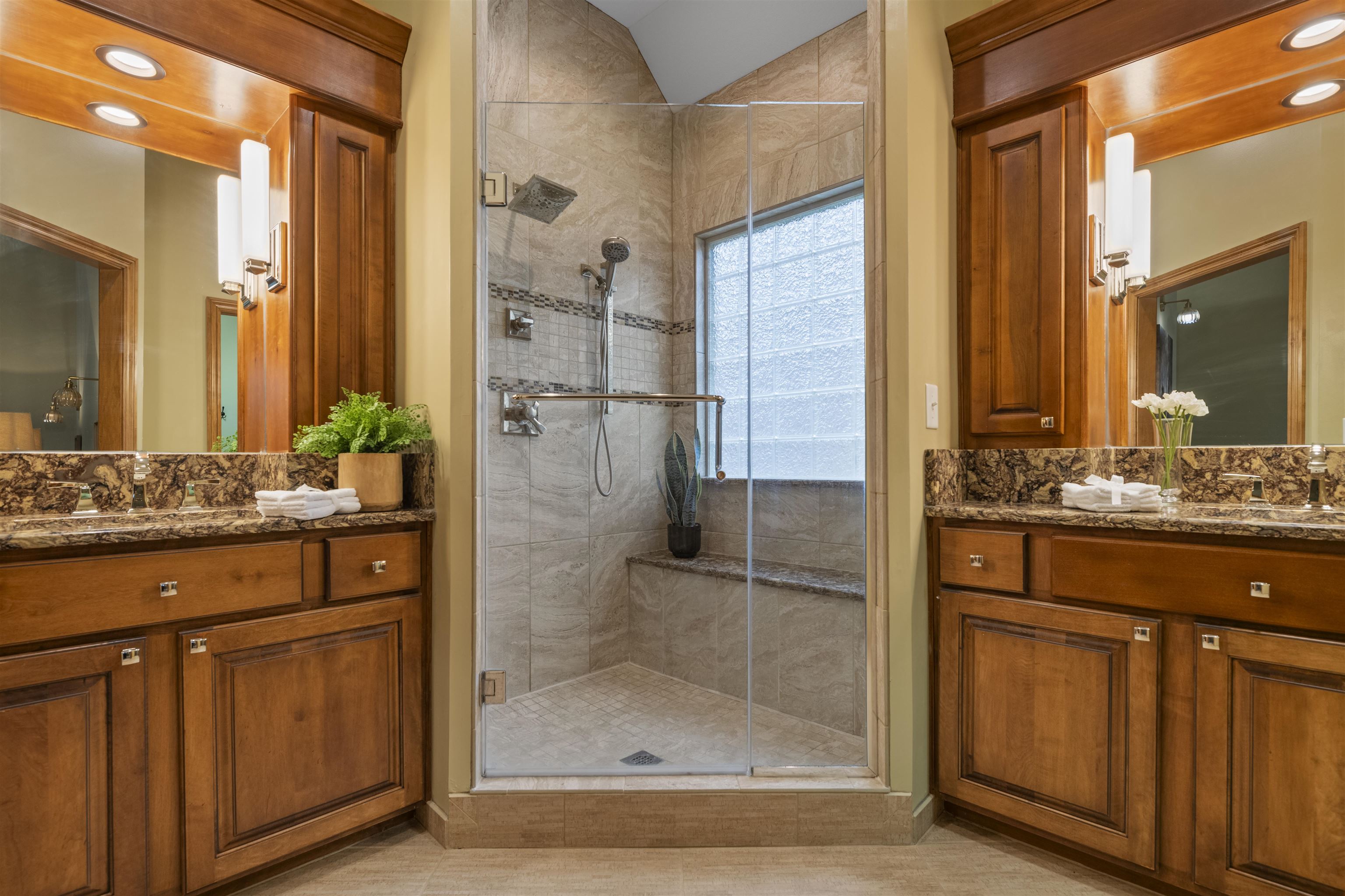 2405 N Peckham Court Wichita KS 67228